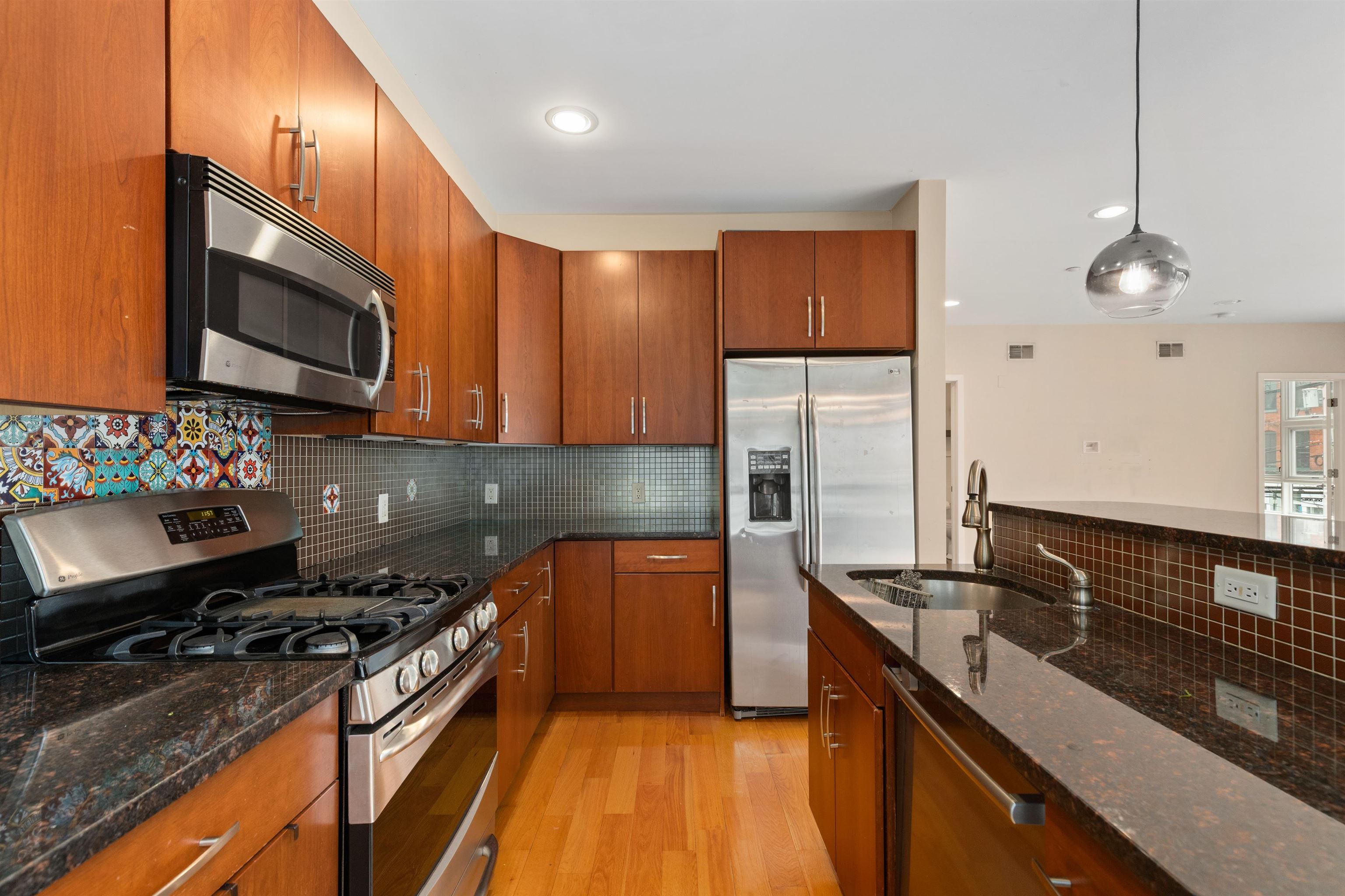 296 GRAND ST Unit: 2