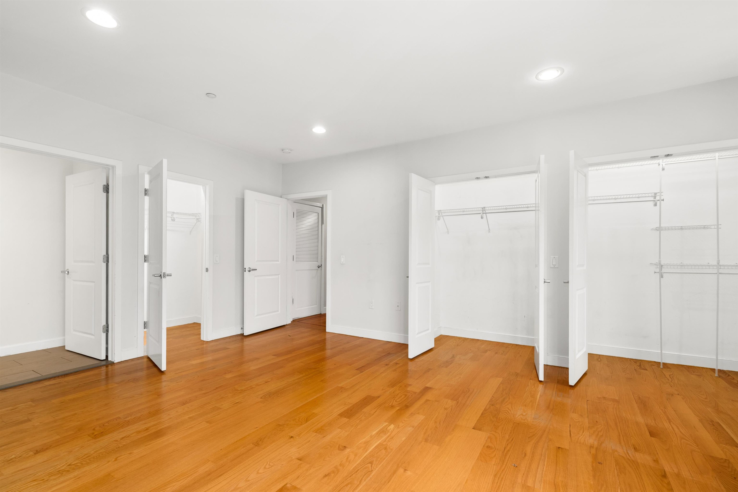 296 GRAND ST Unit: 2