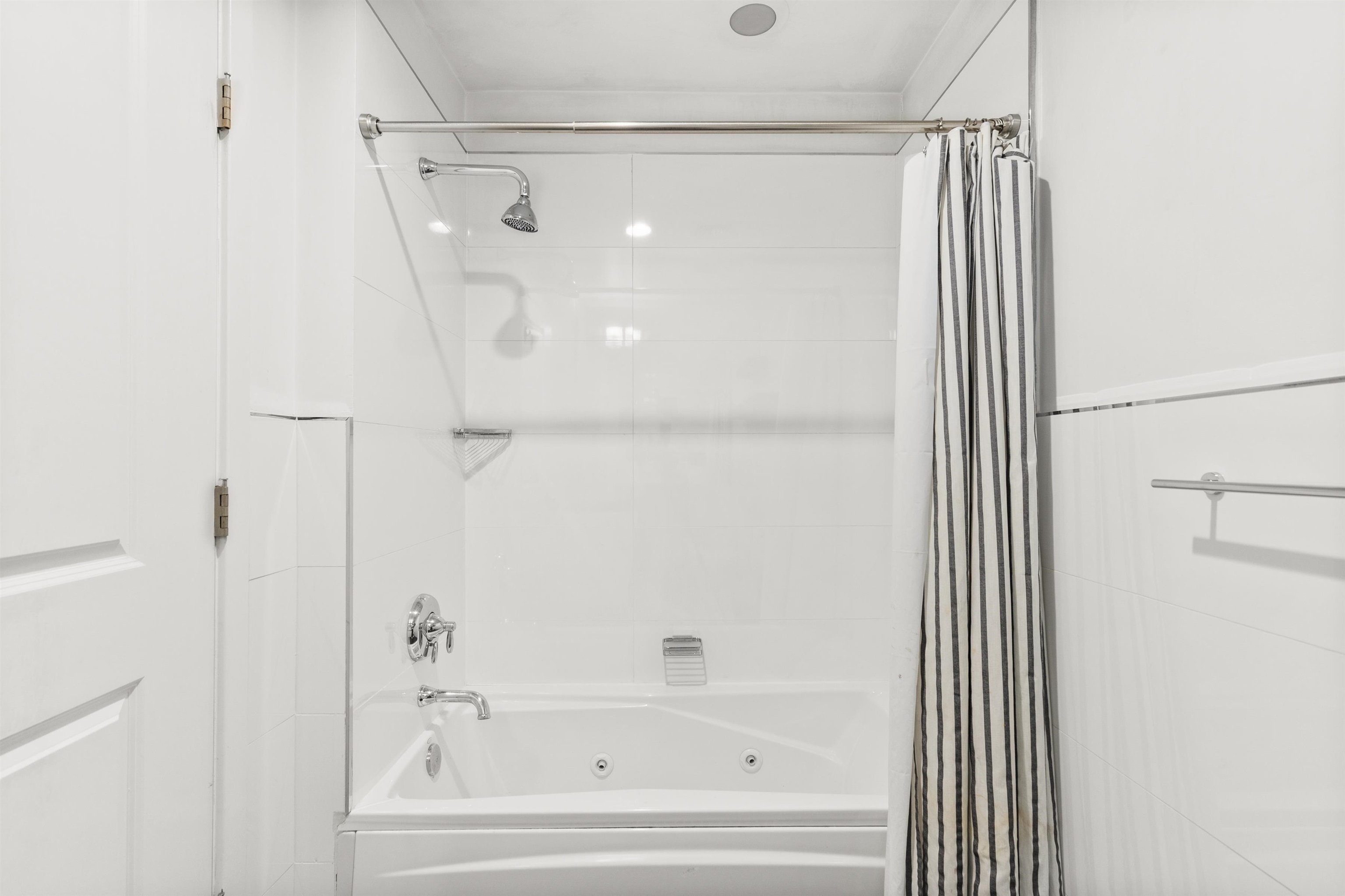 296 GRAND ST Unit: 2