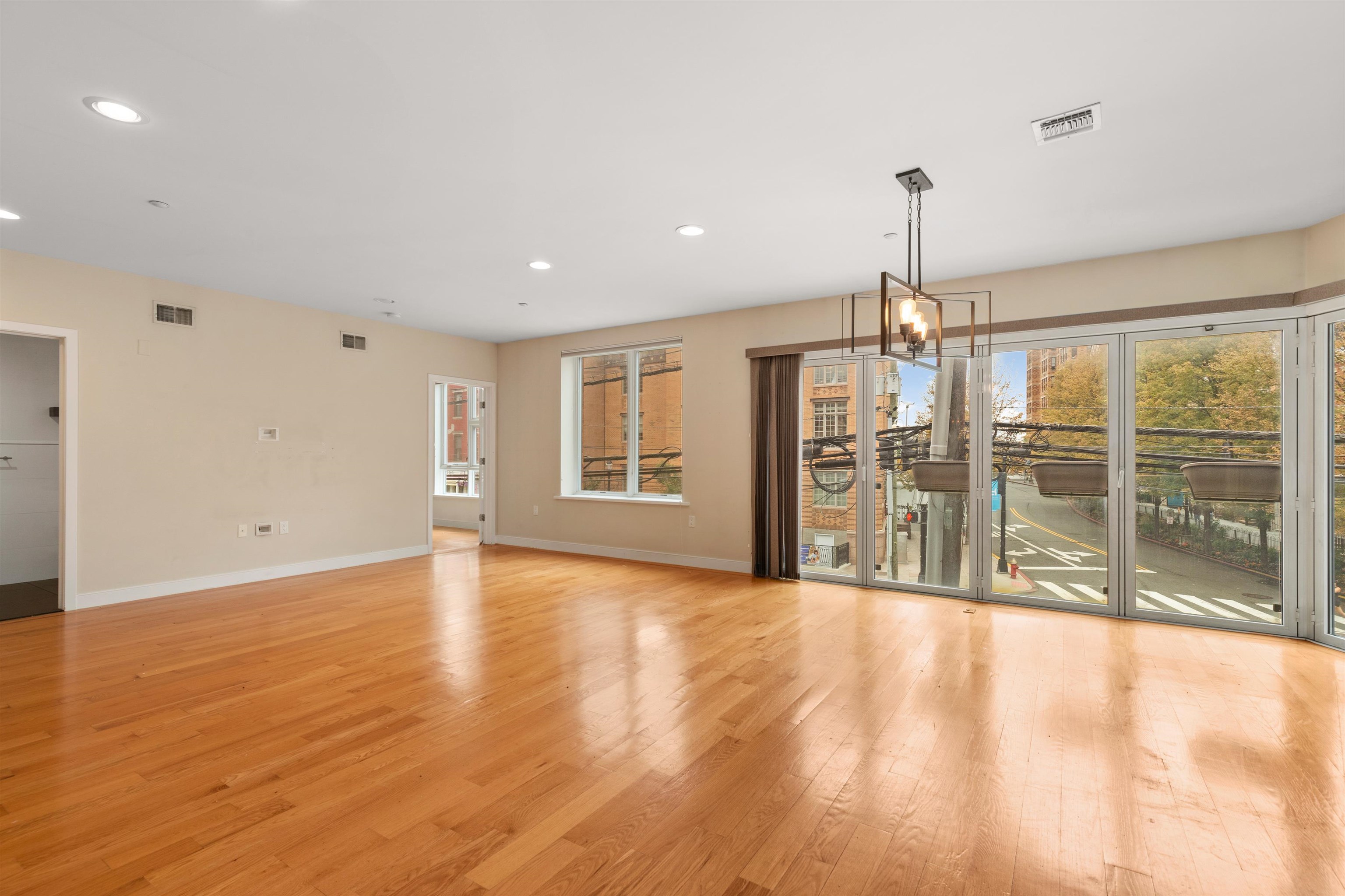 296 GRAND ST Unit: 2