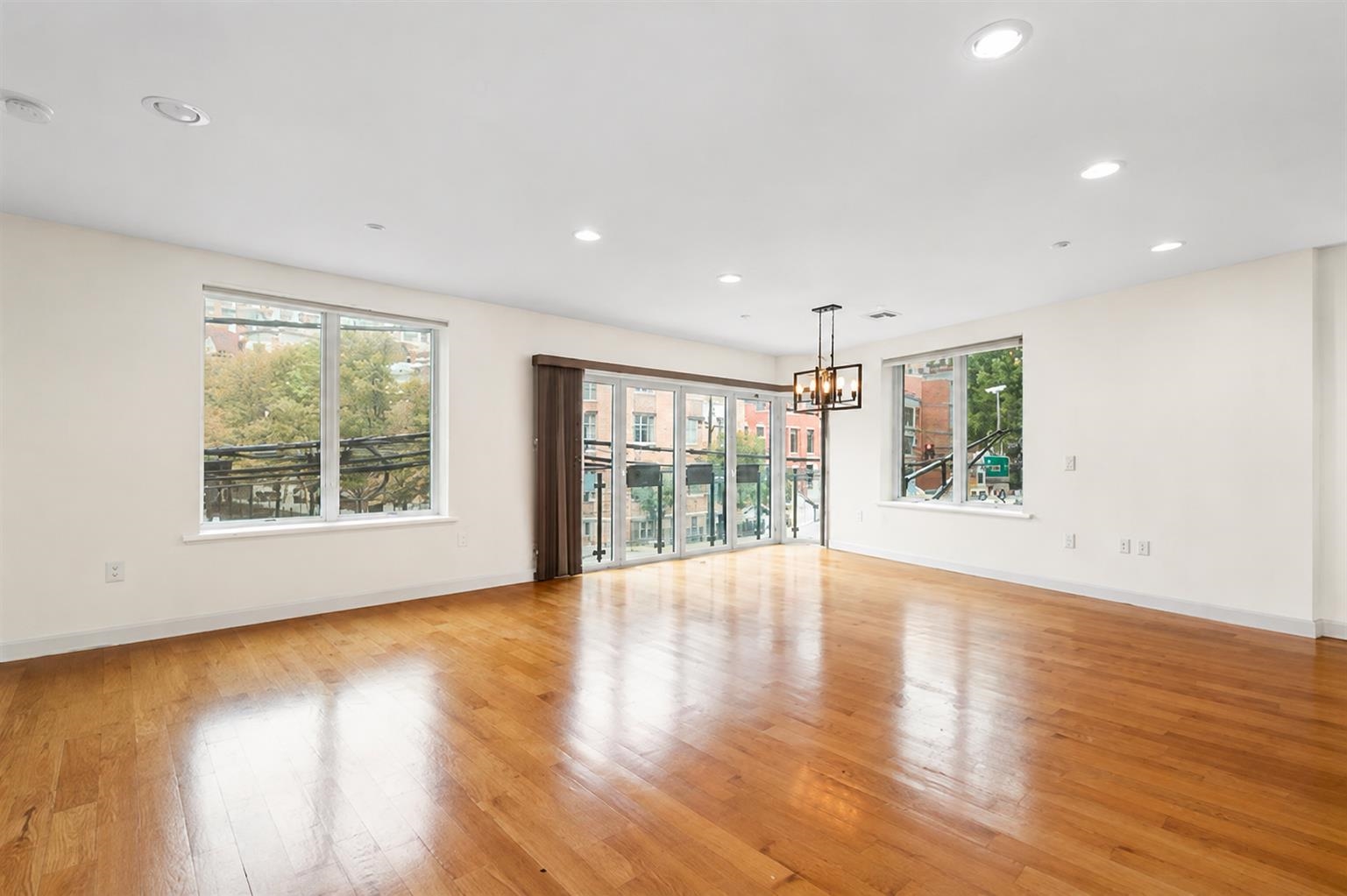 296 GRAND ST Unit: 2