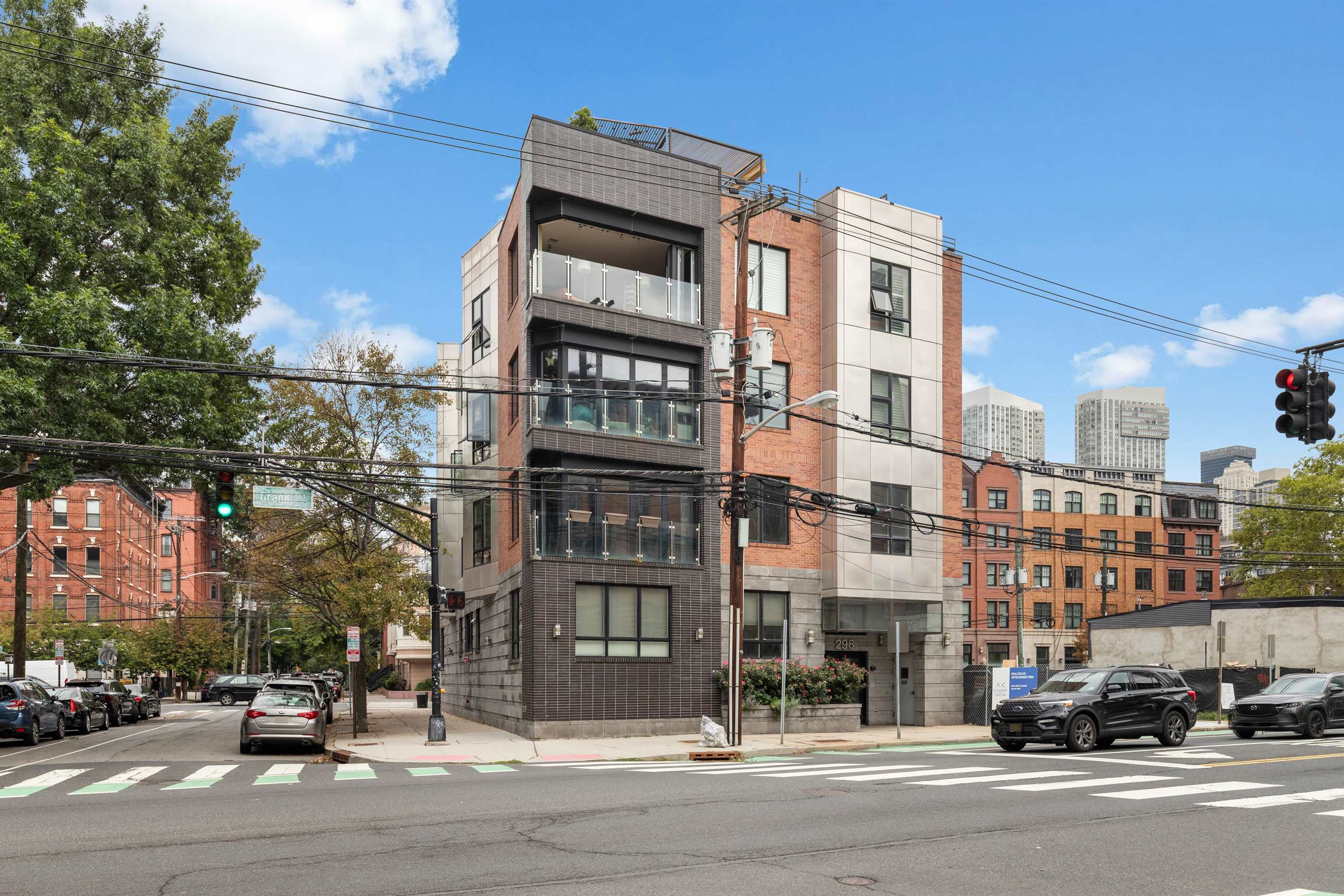 296 GRAND ST Unit: 2