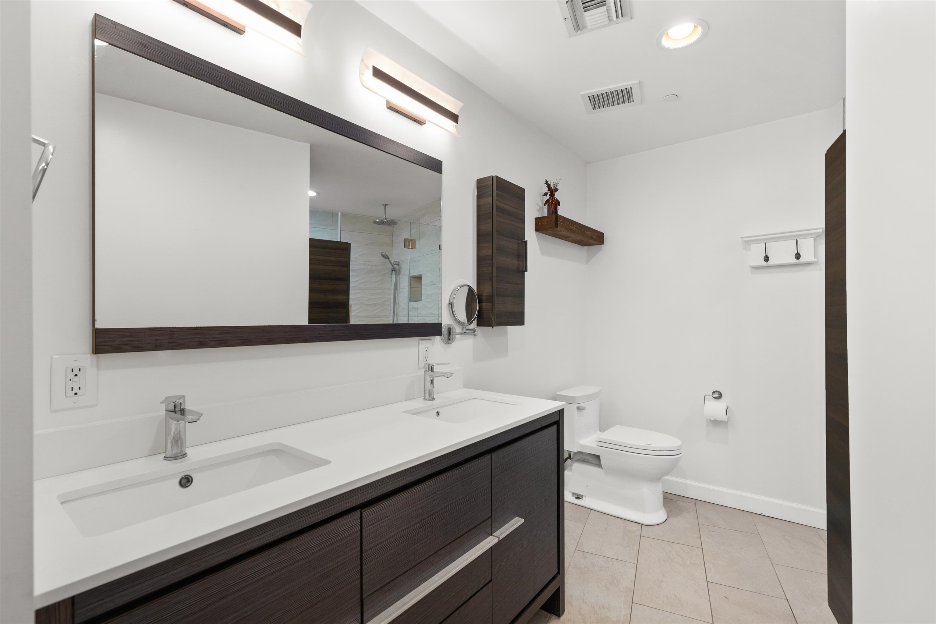 296 GRAND ST Unit: 2
