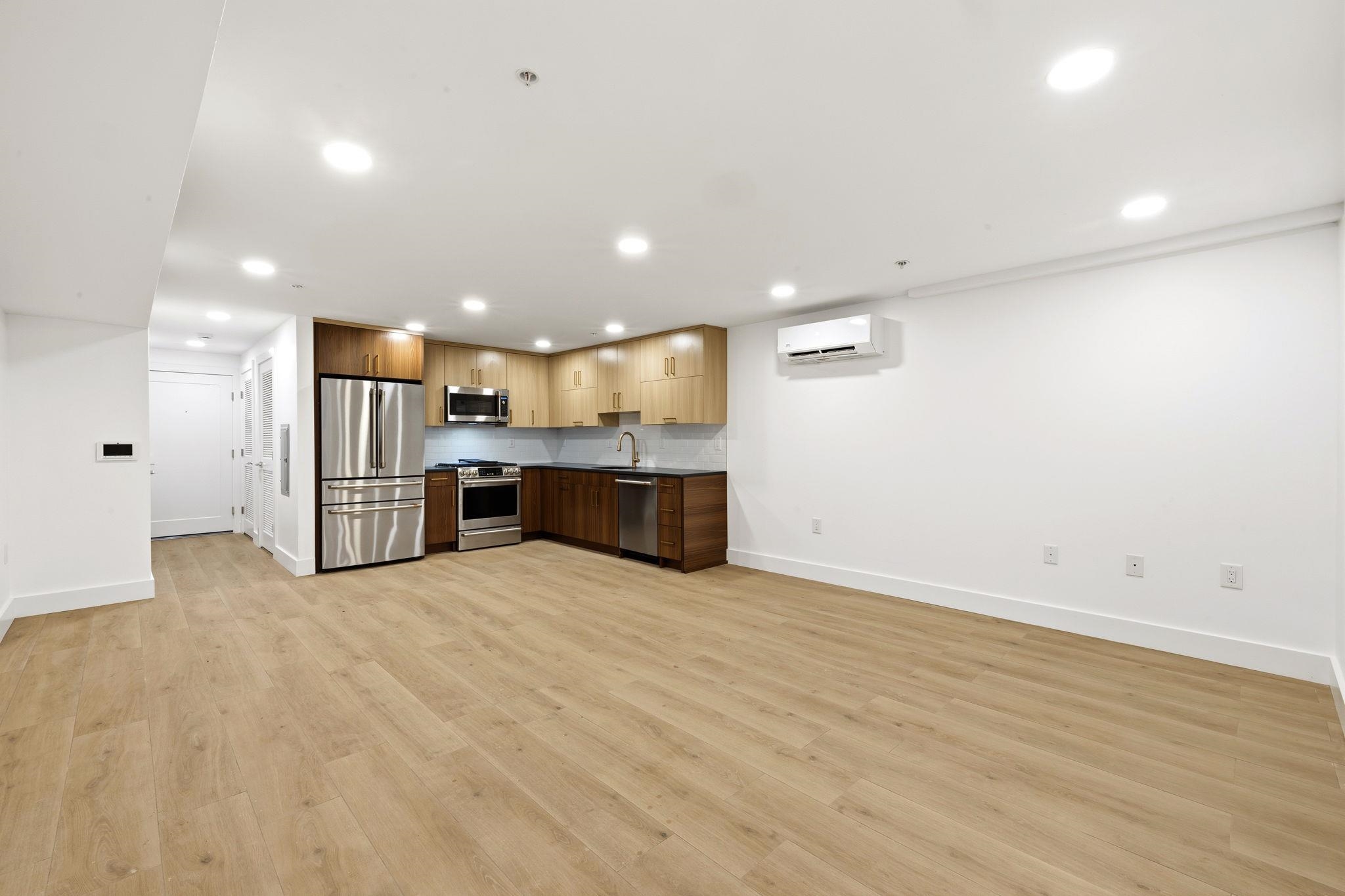271 WEBSTER AVE Unit: 1