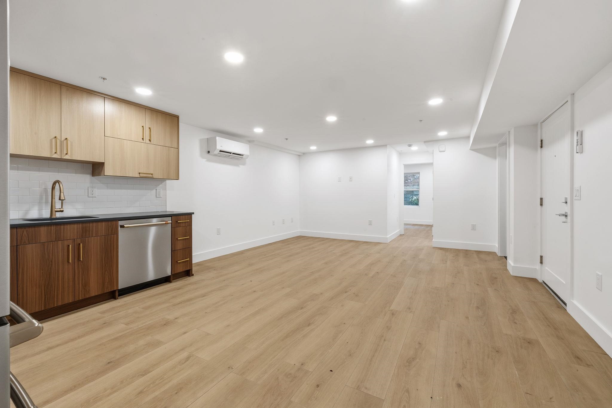 271 WEBSTER AVE Unit: 1