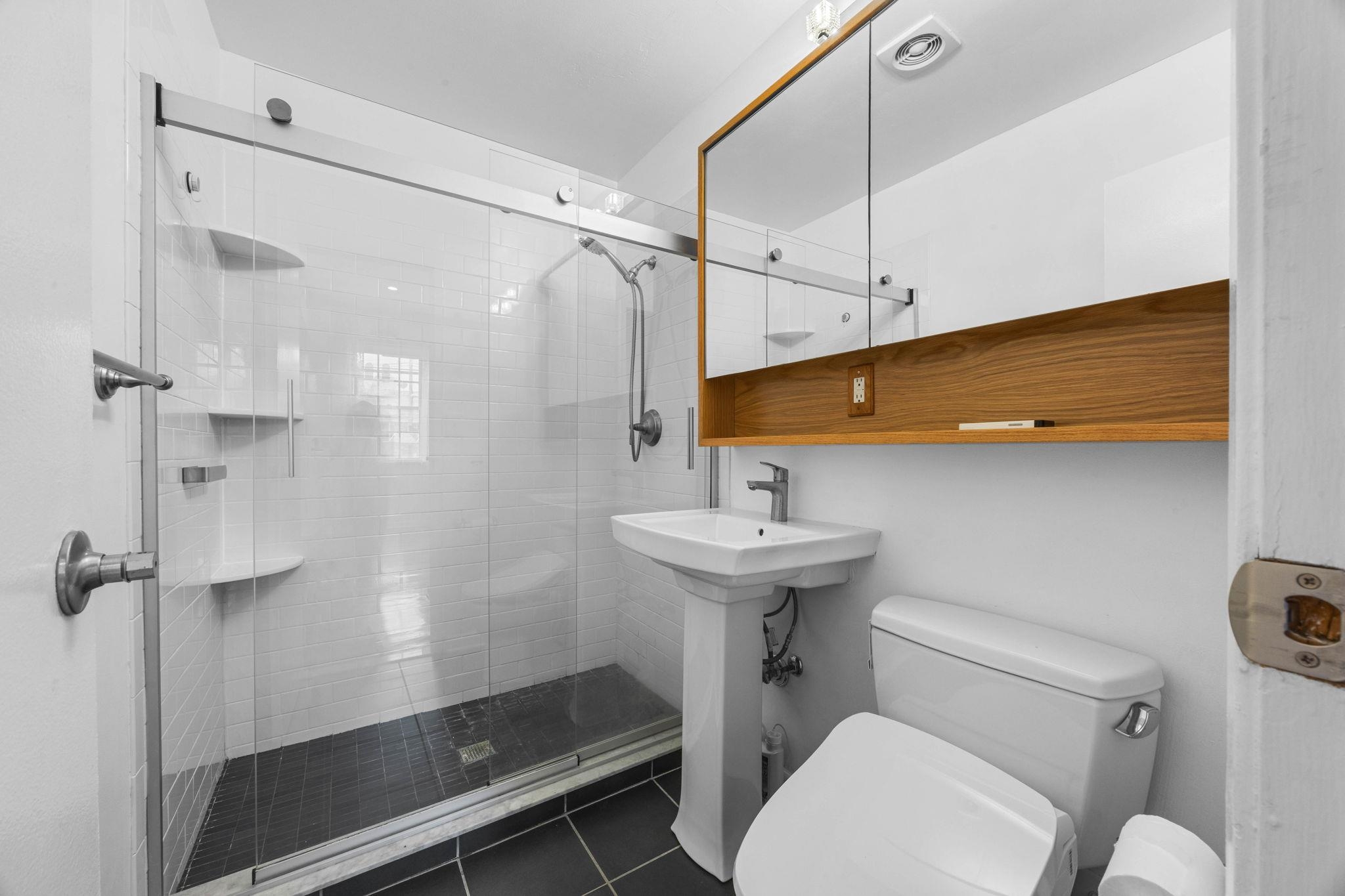 357 VARICK ST Unit: 224b