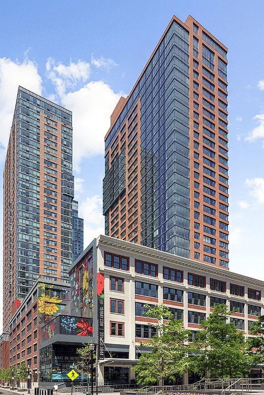 151 BAY ST Unit: 1005