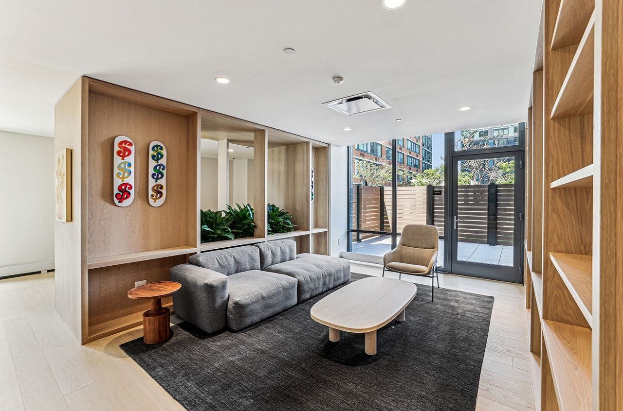 151 BAY ST Unit: 1005