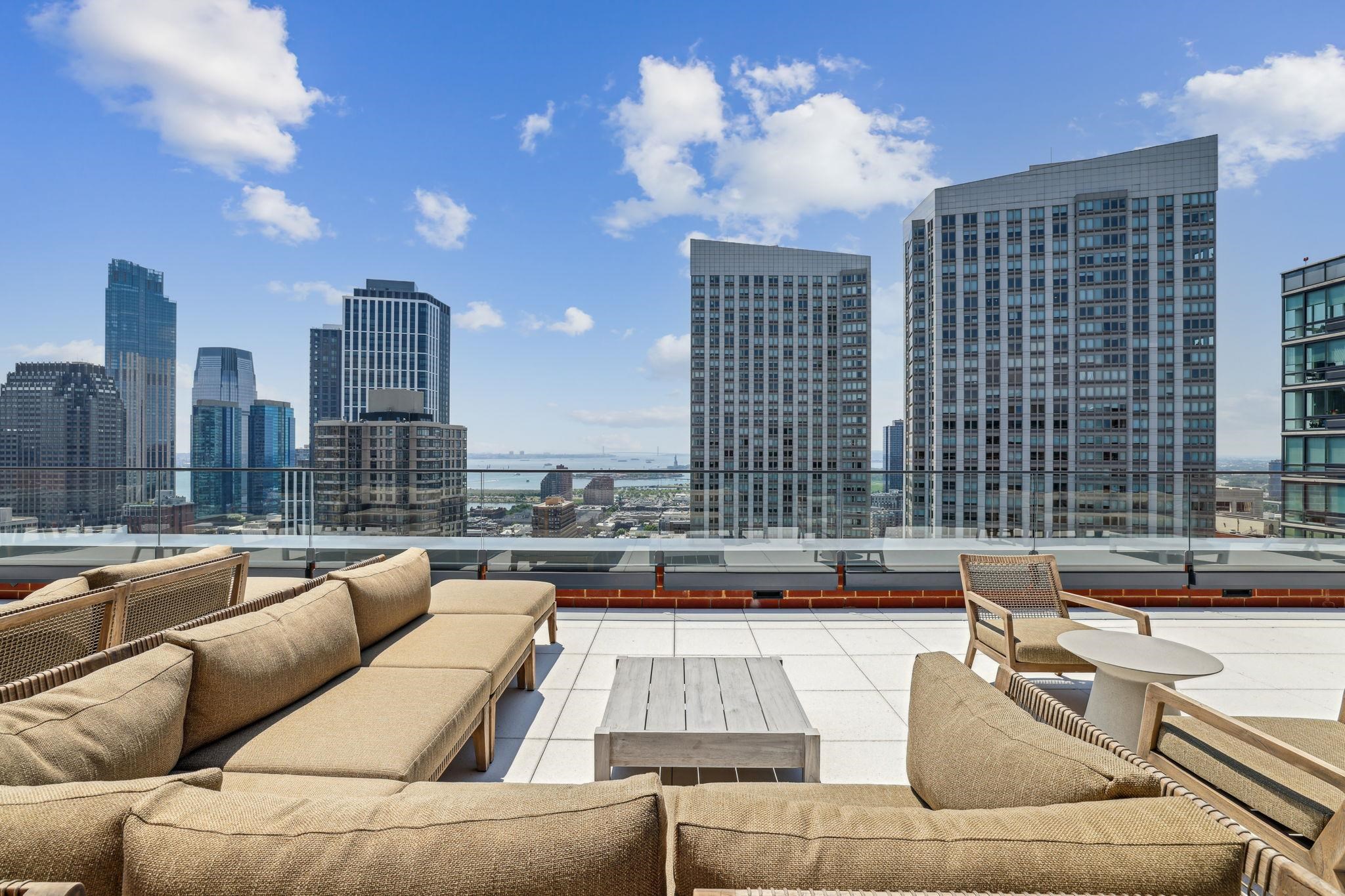 151 BAY ST Unit: 1005