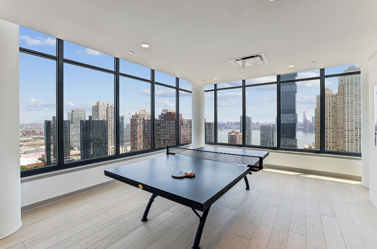 151 BAY ST Unit: 1005