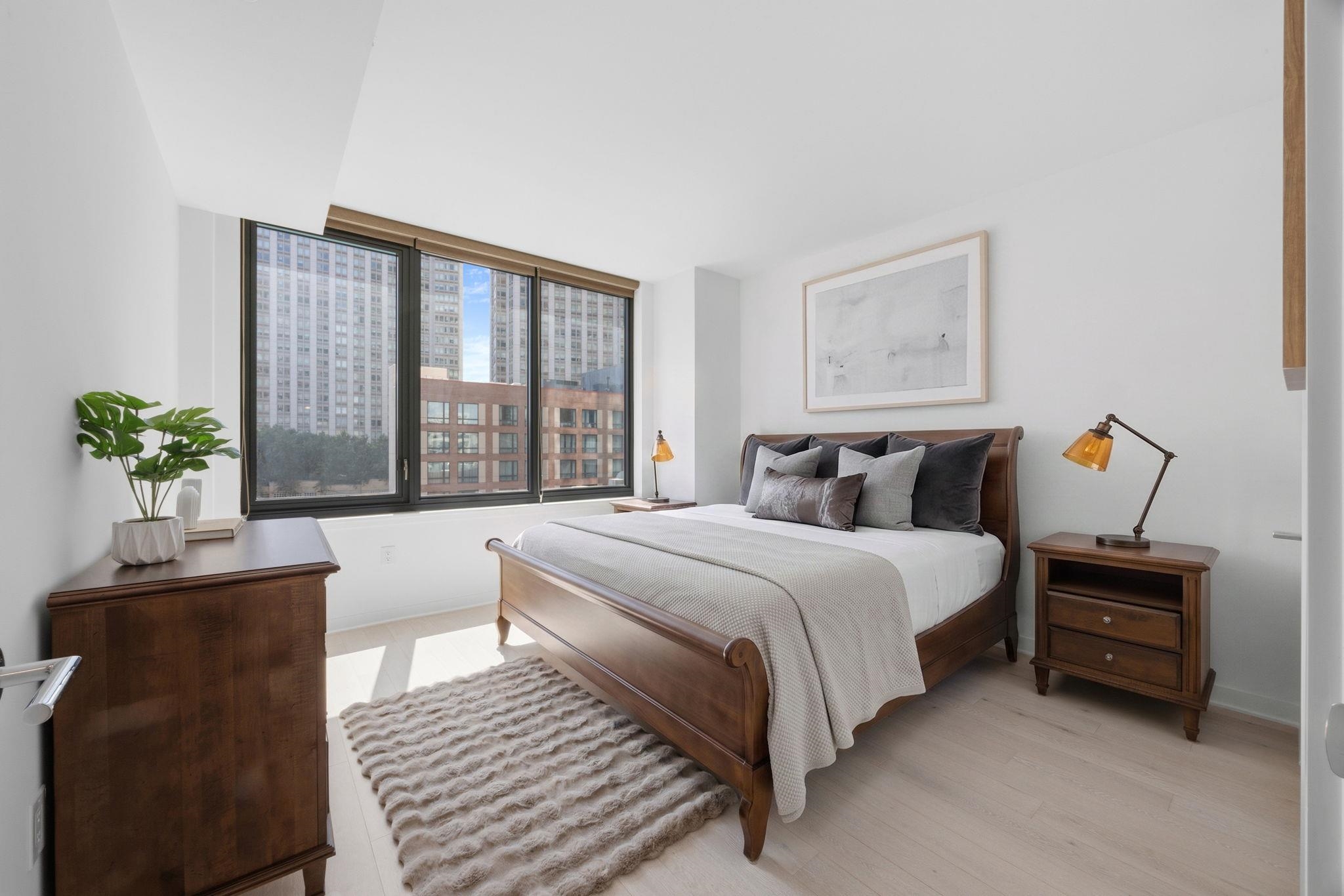151 BAY ST Unit: 1005