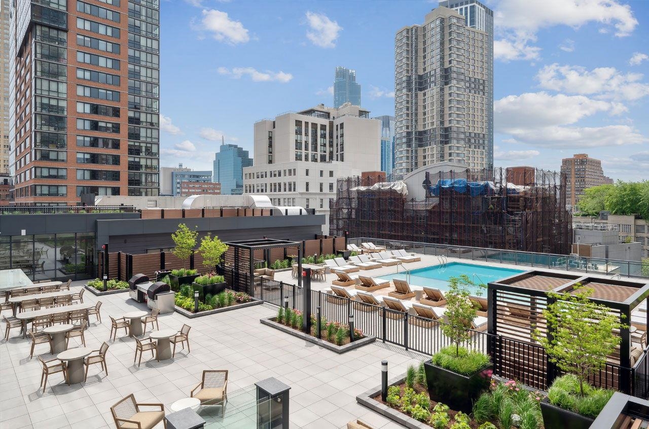 151 BAY ST Unit: 1005