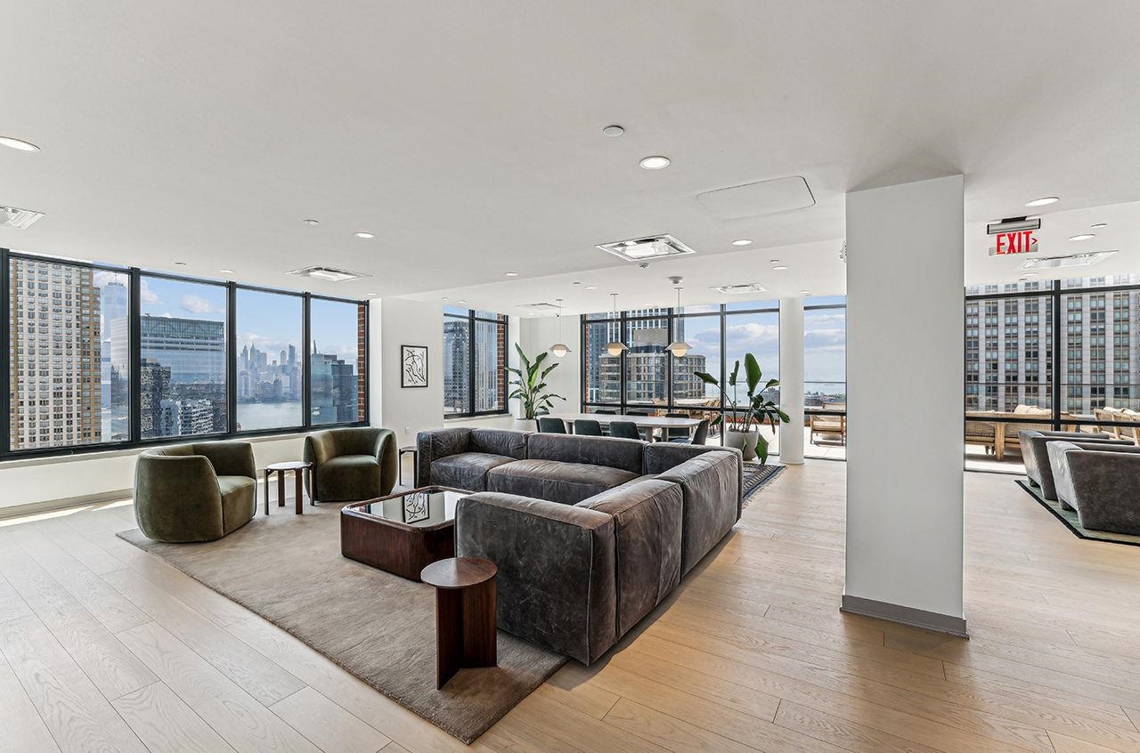 151 BAY ST Unit: 1005