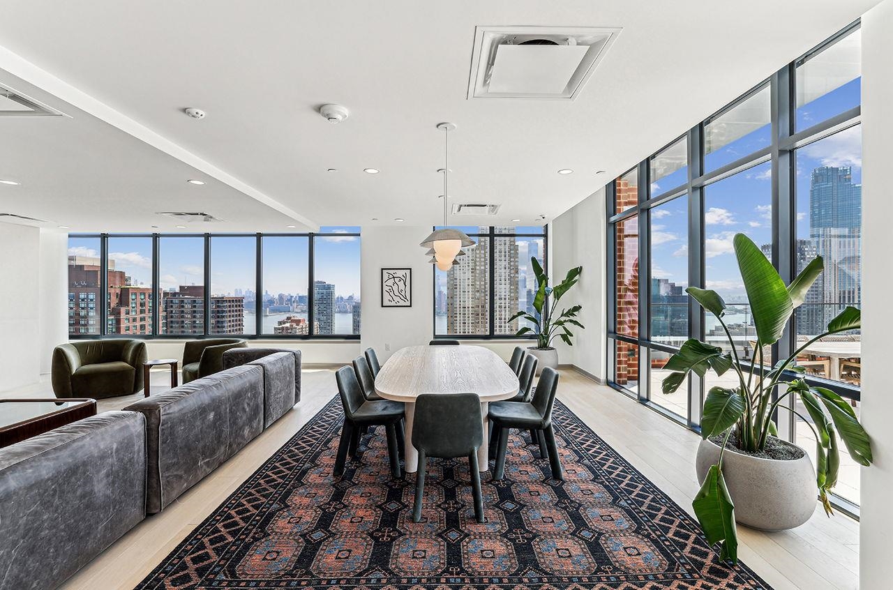 151 BAY ST Unit: 1005