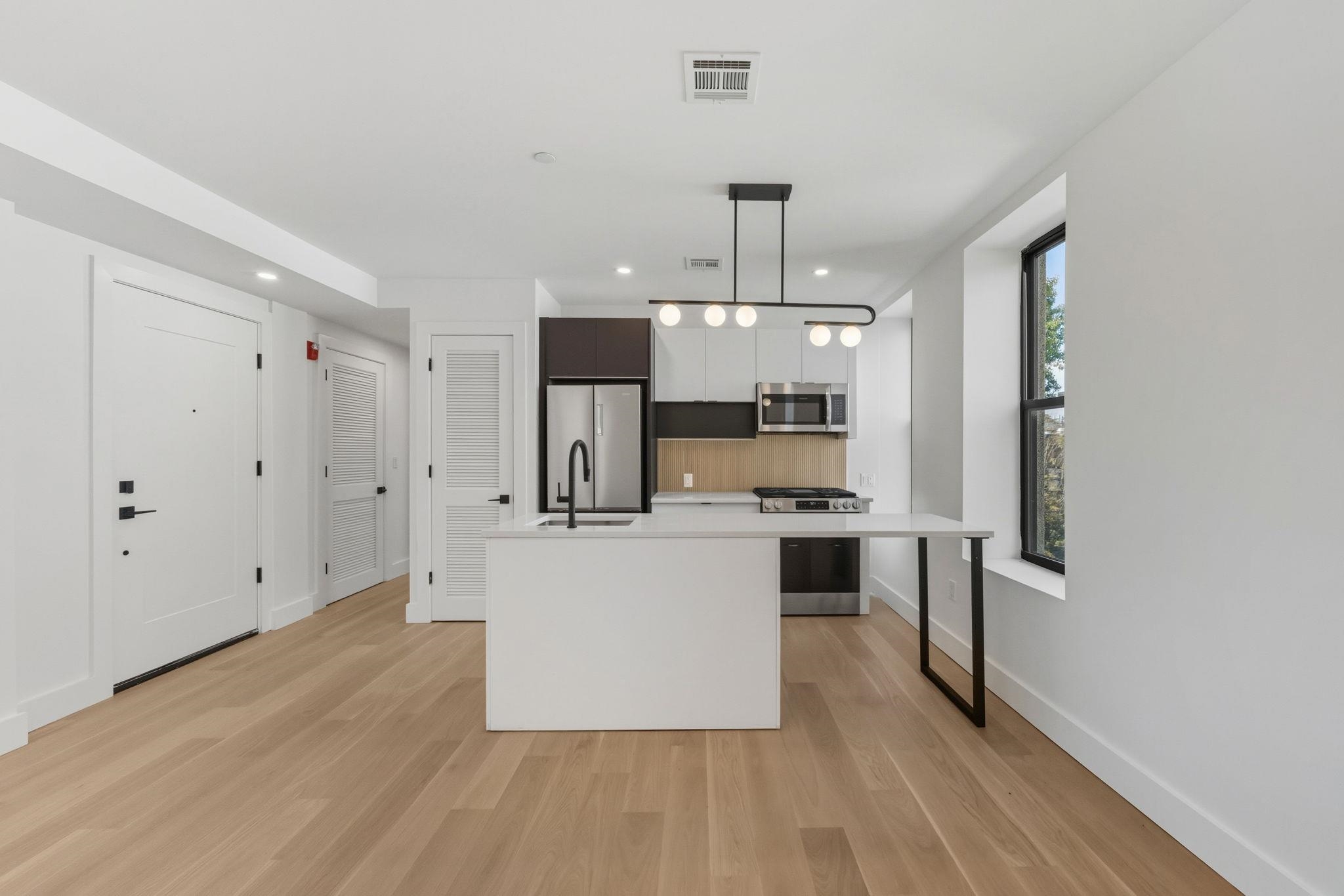 166 HANCOCK AVE Unit: 301
