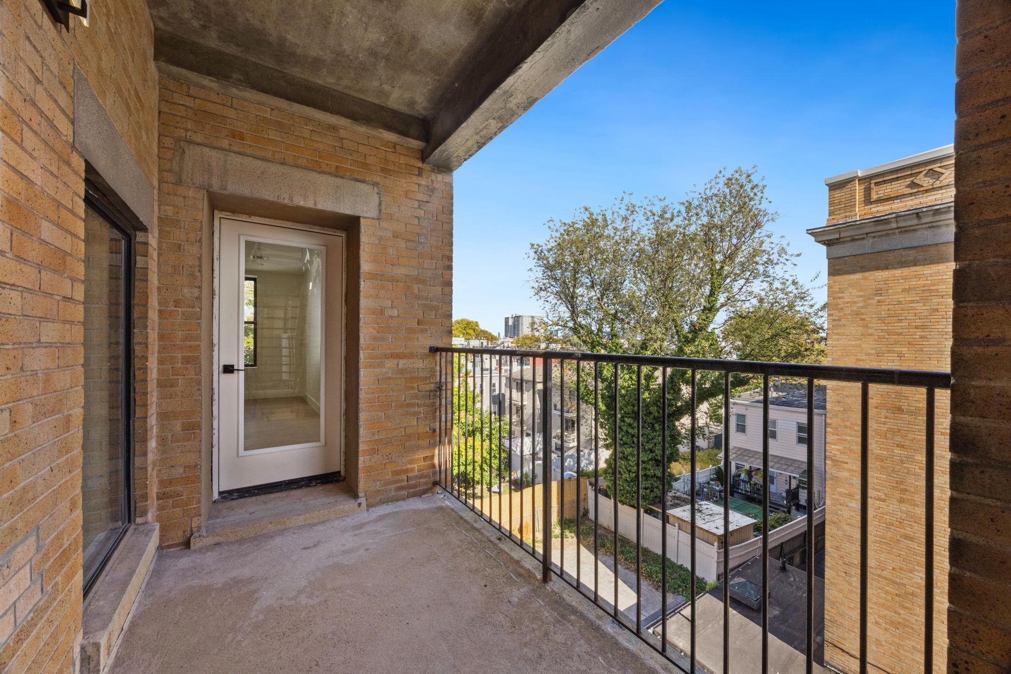 166 HANCOCK AVE Unit: 301