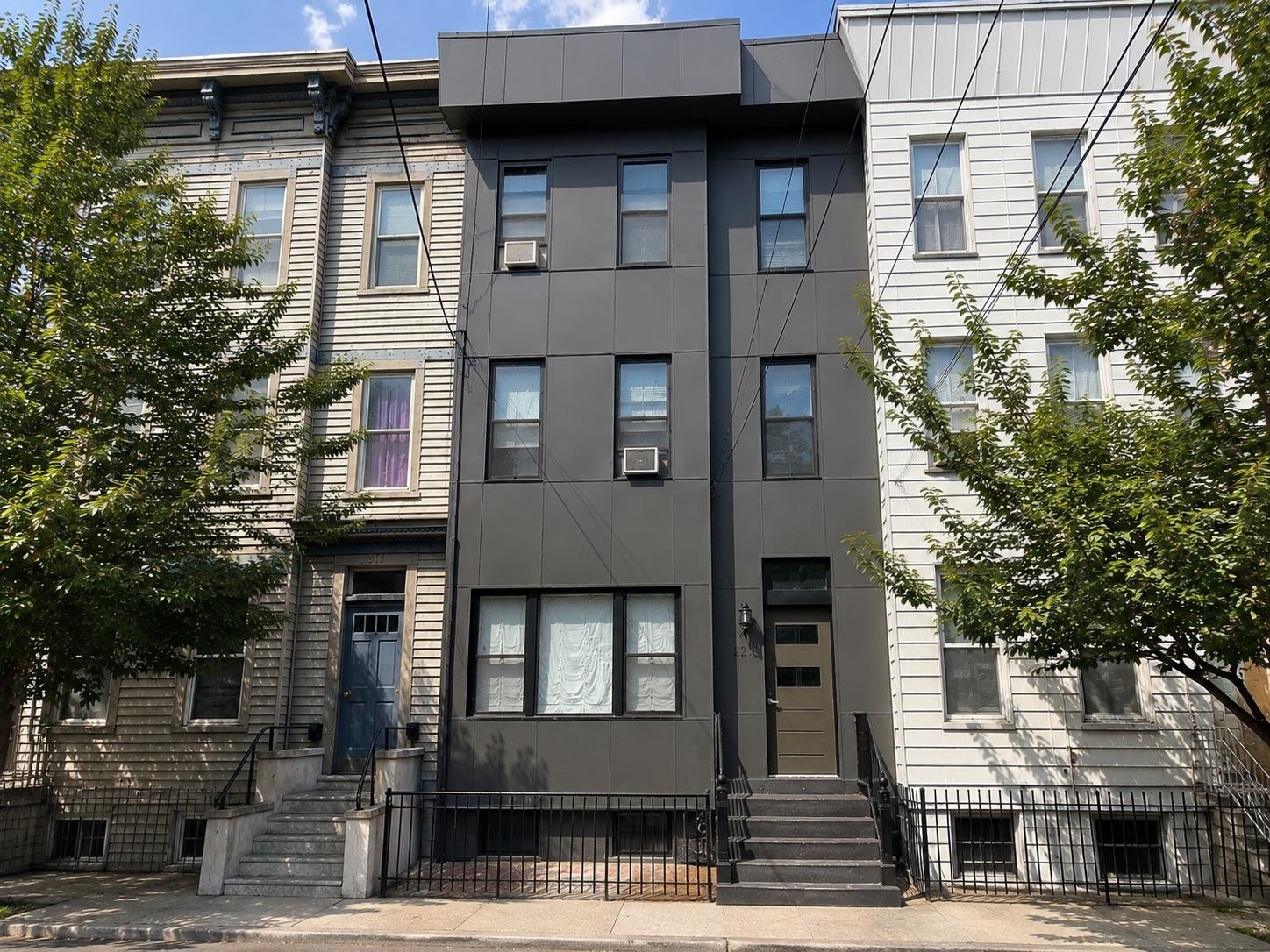 221 BRUNSWICK ST Unit: 3
