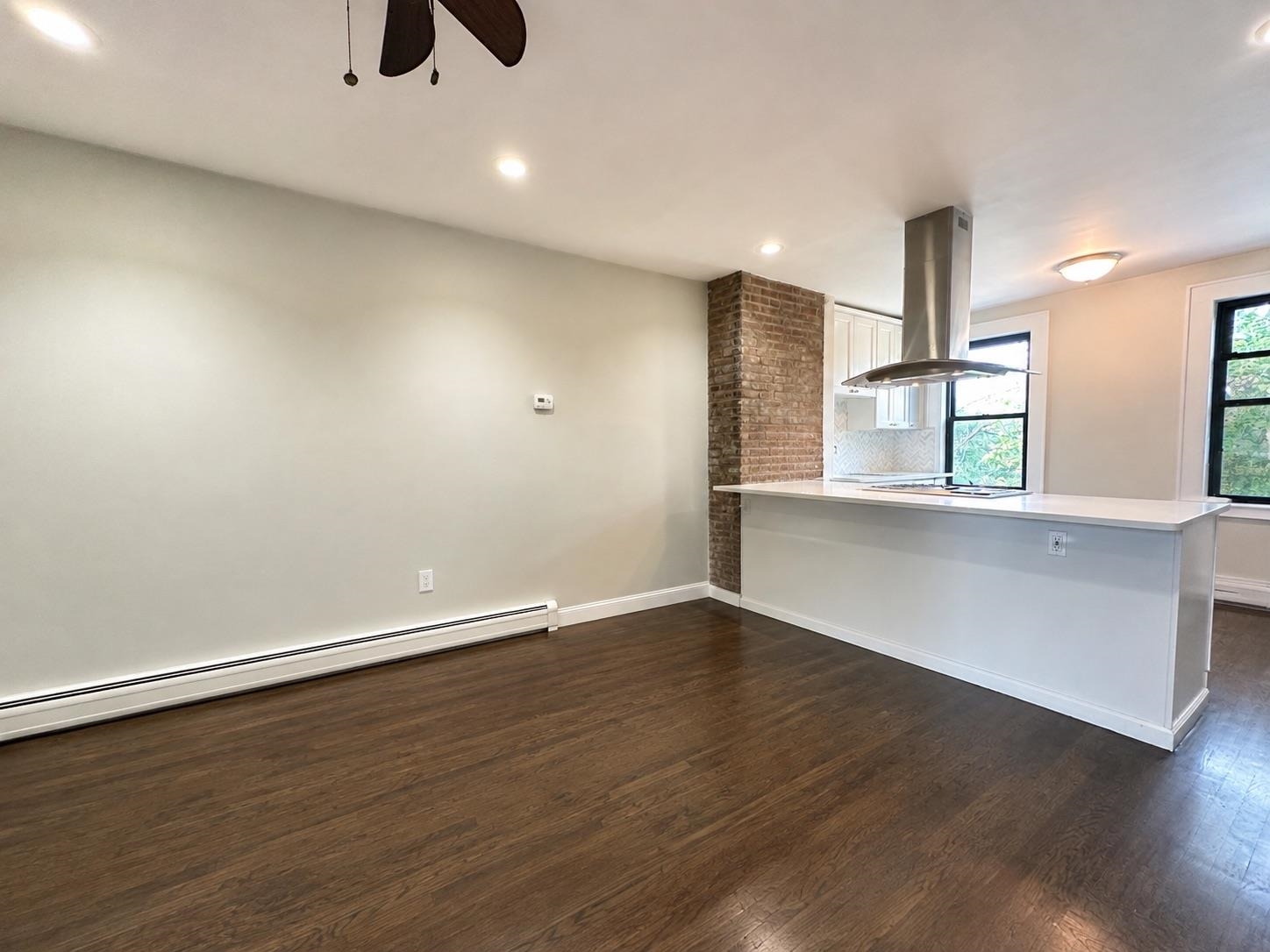 221 BRUNSWICK ST Unit: 3