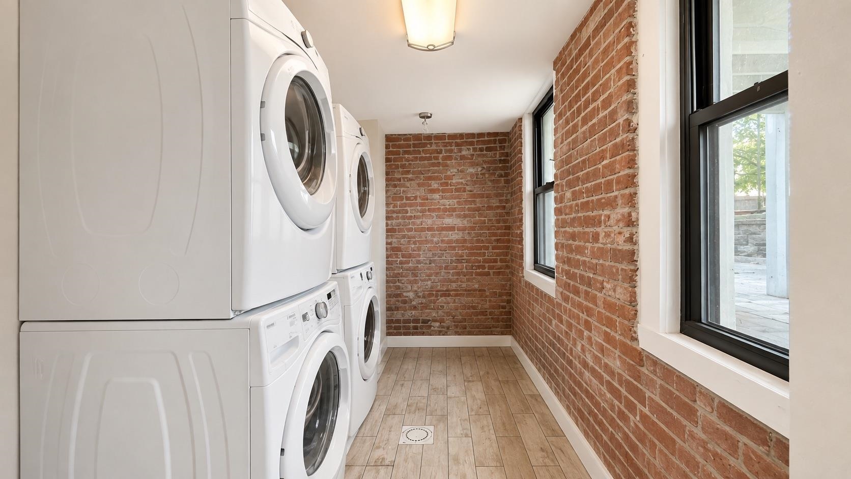 221 BRUNSWICK ST Unit: 3