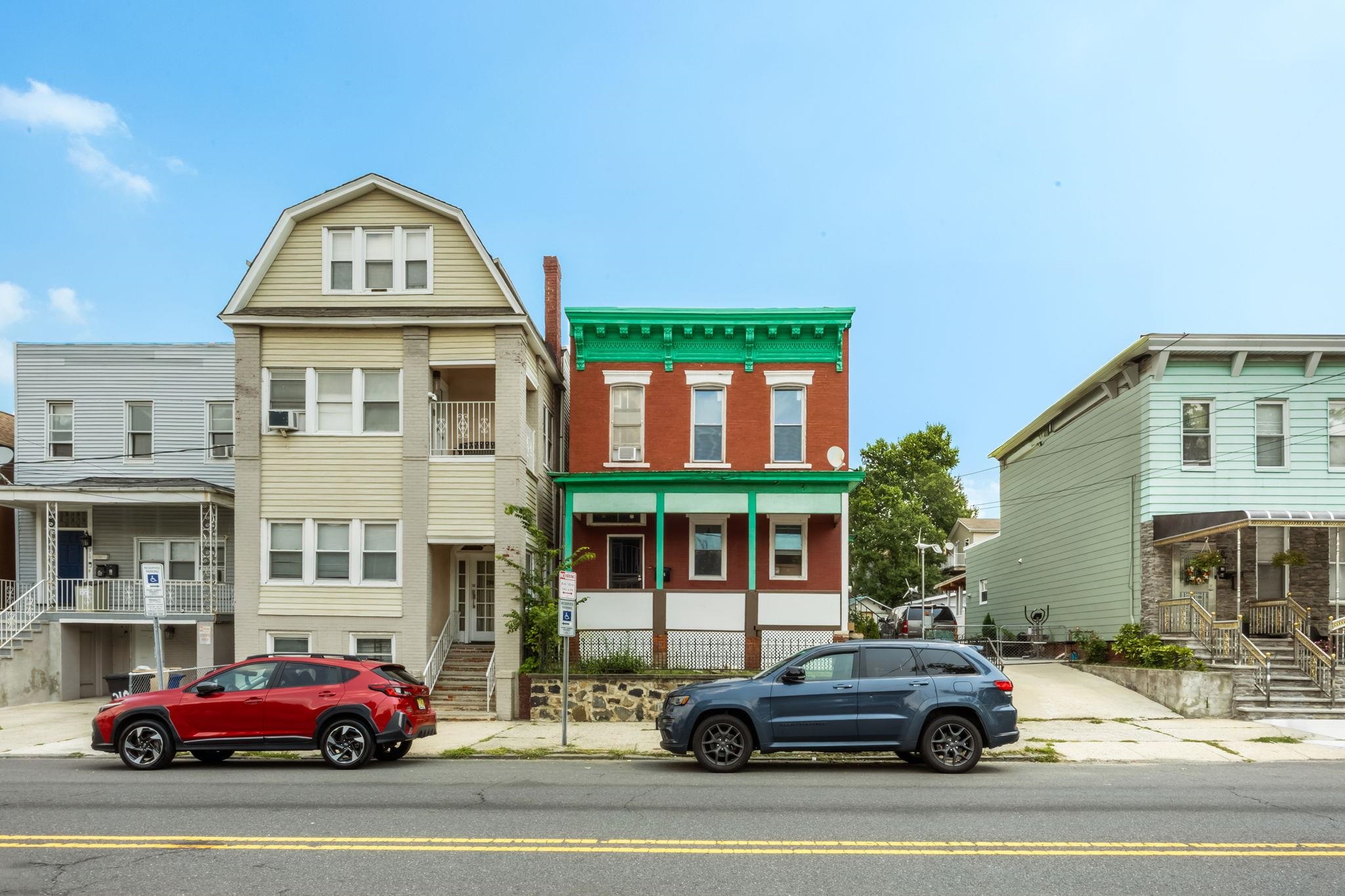 206 DANFORTH AVE