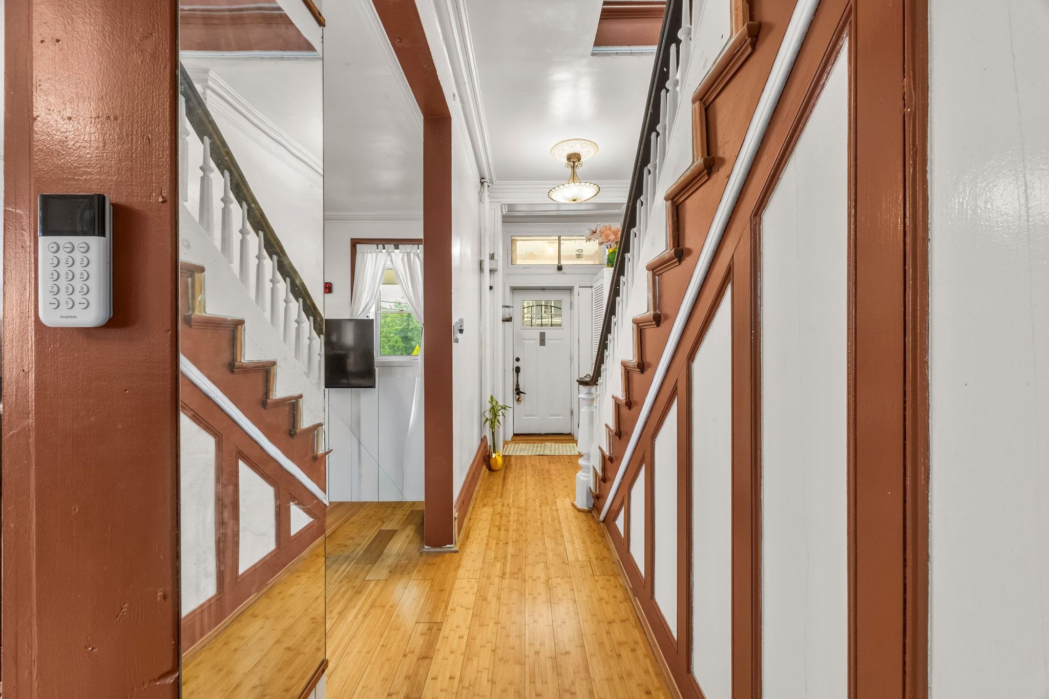 206 DANFORTH AVE