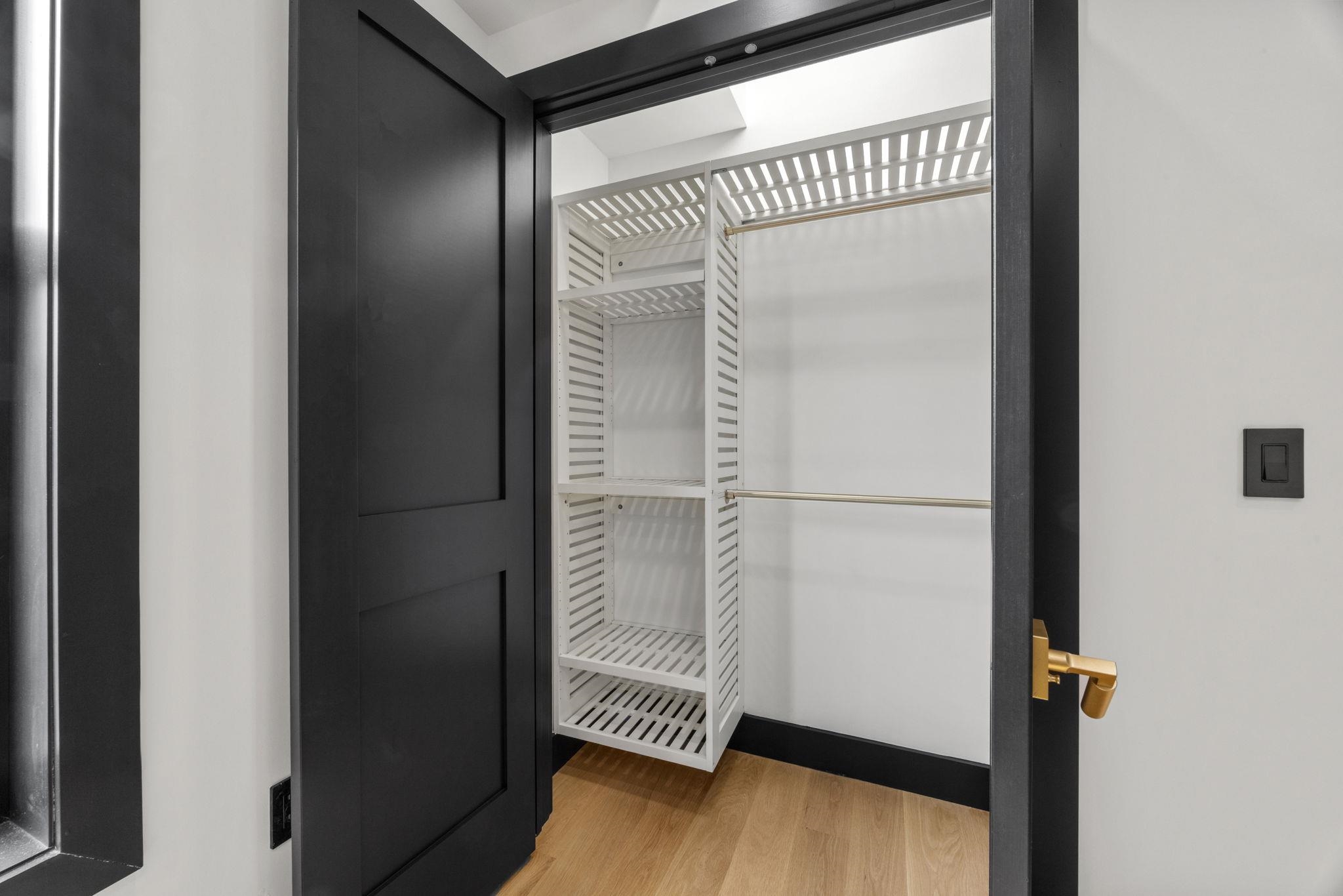 109 WEBSTER AVE Unit: 2