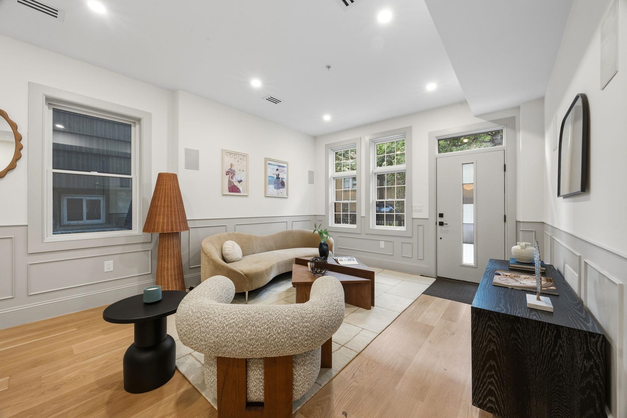206 SHERMAN AVE Unit: 1