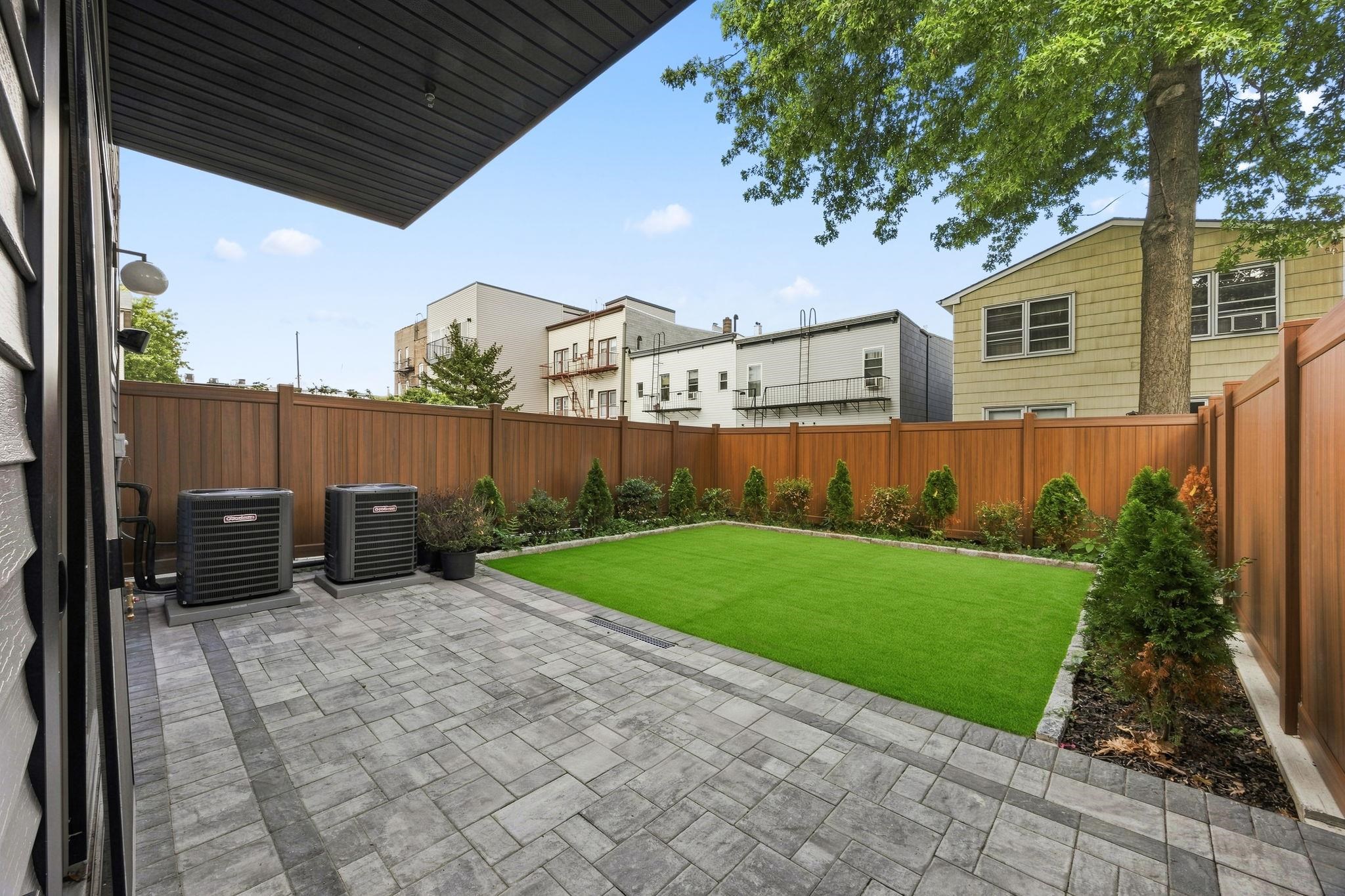 206 SHERMAN AVE Unit: 1
