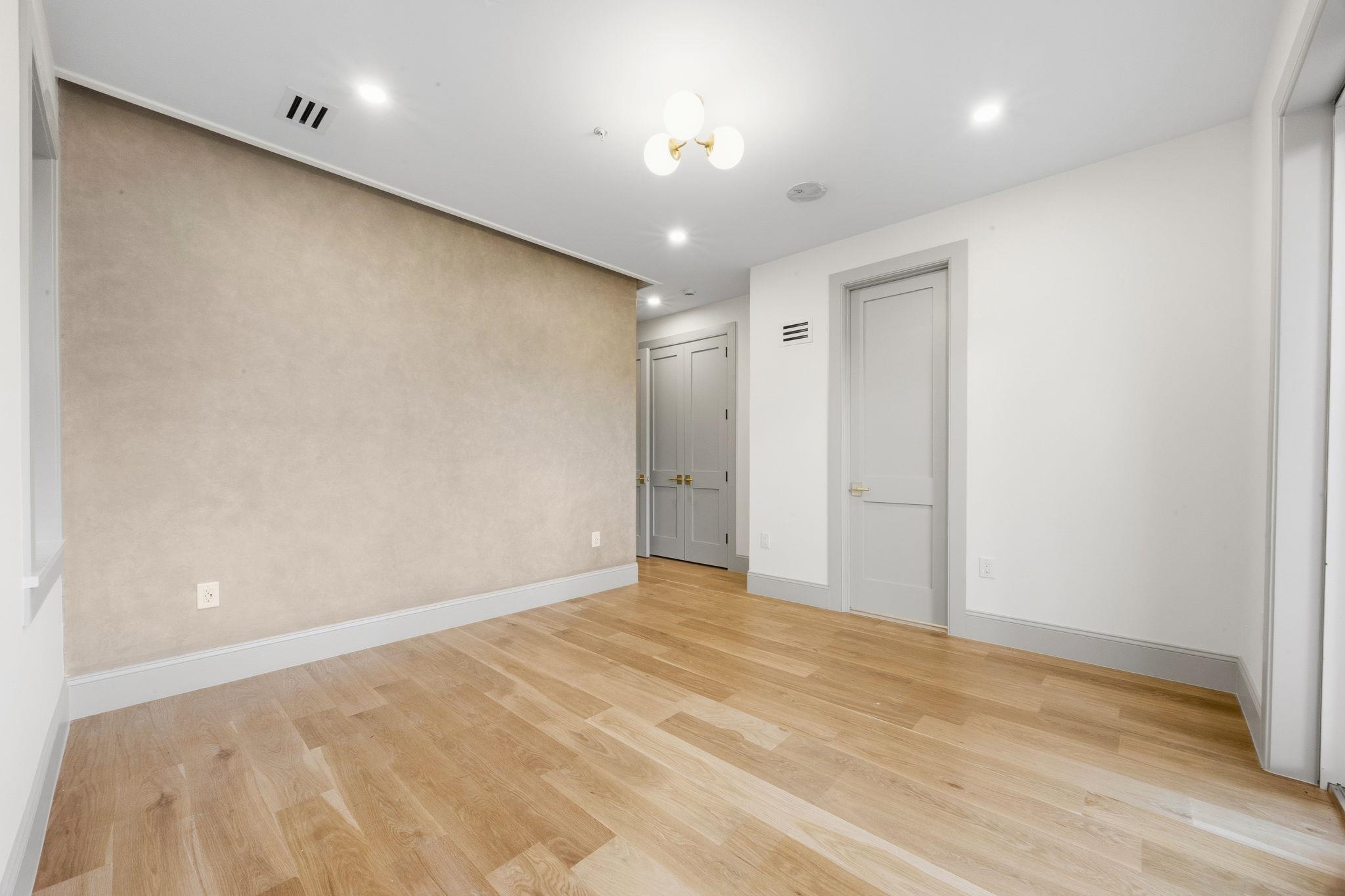 206 SHERMAN AVE Unit: 1