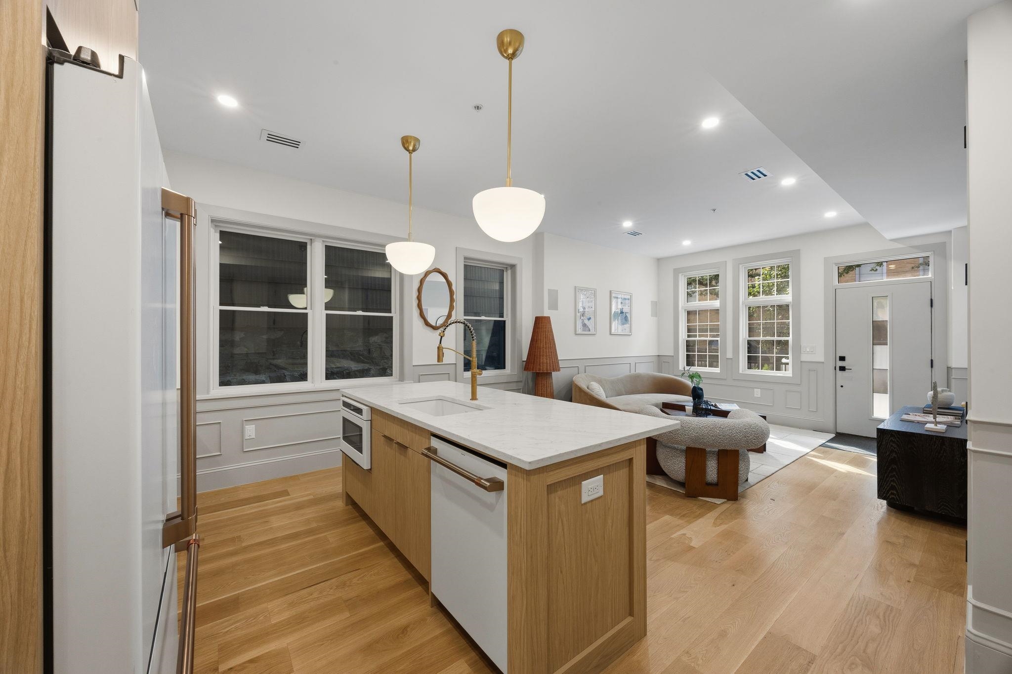 206 SHERMAN AVE Unit: 1