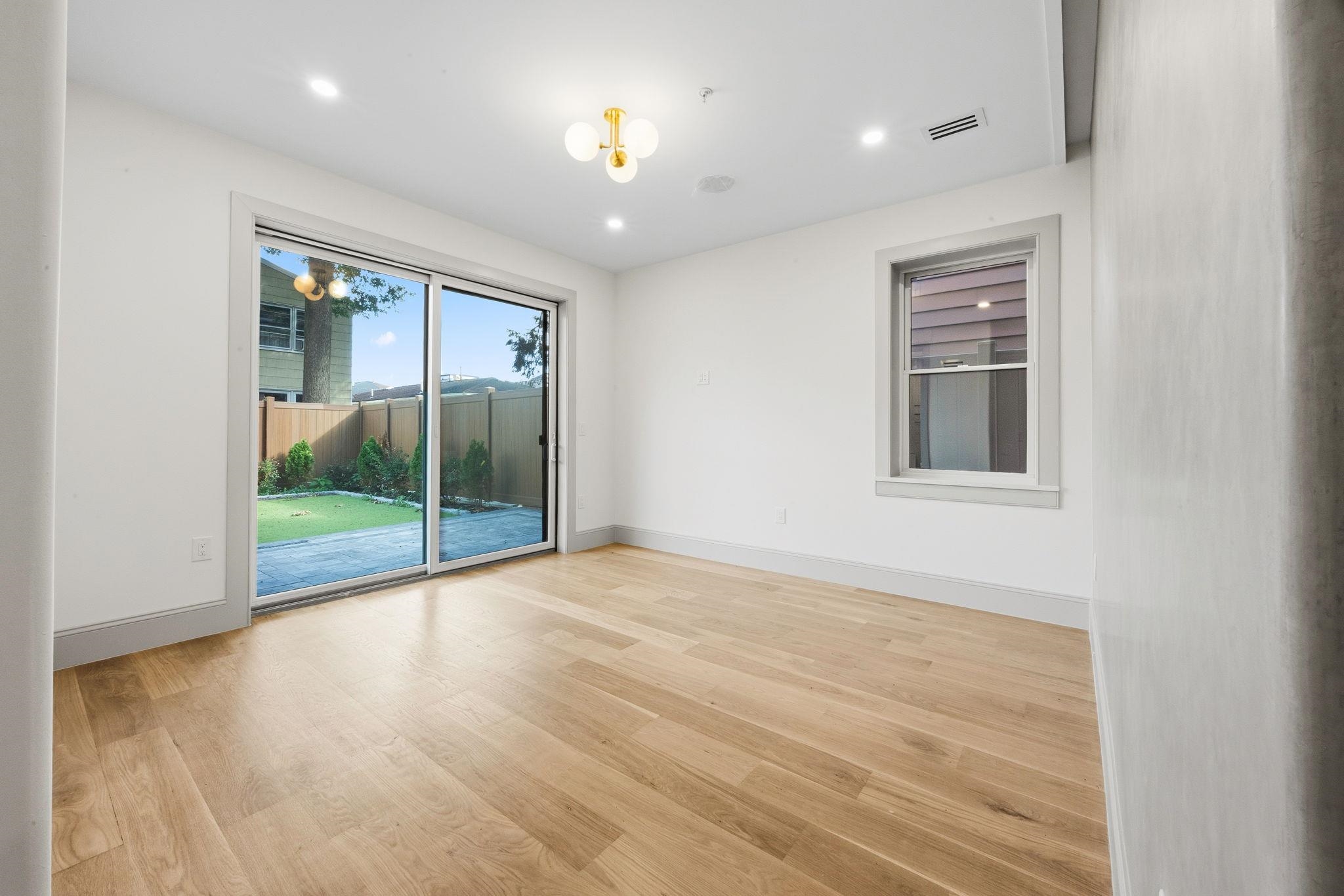 206 SHERMAN AVE Unit: 1
