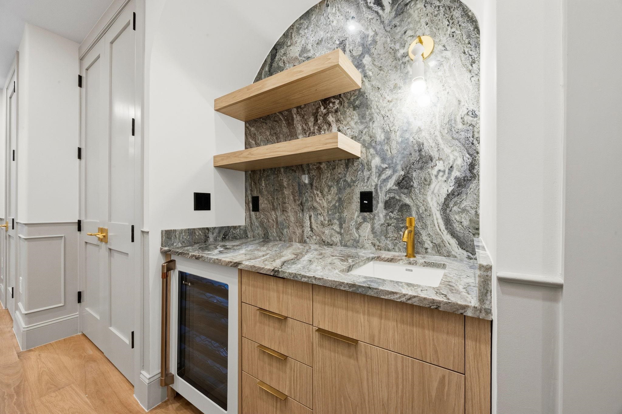 206 SHERMAN AVE Unit: 1