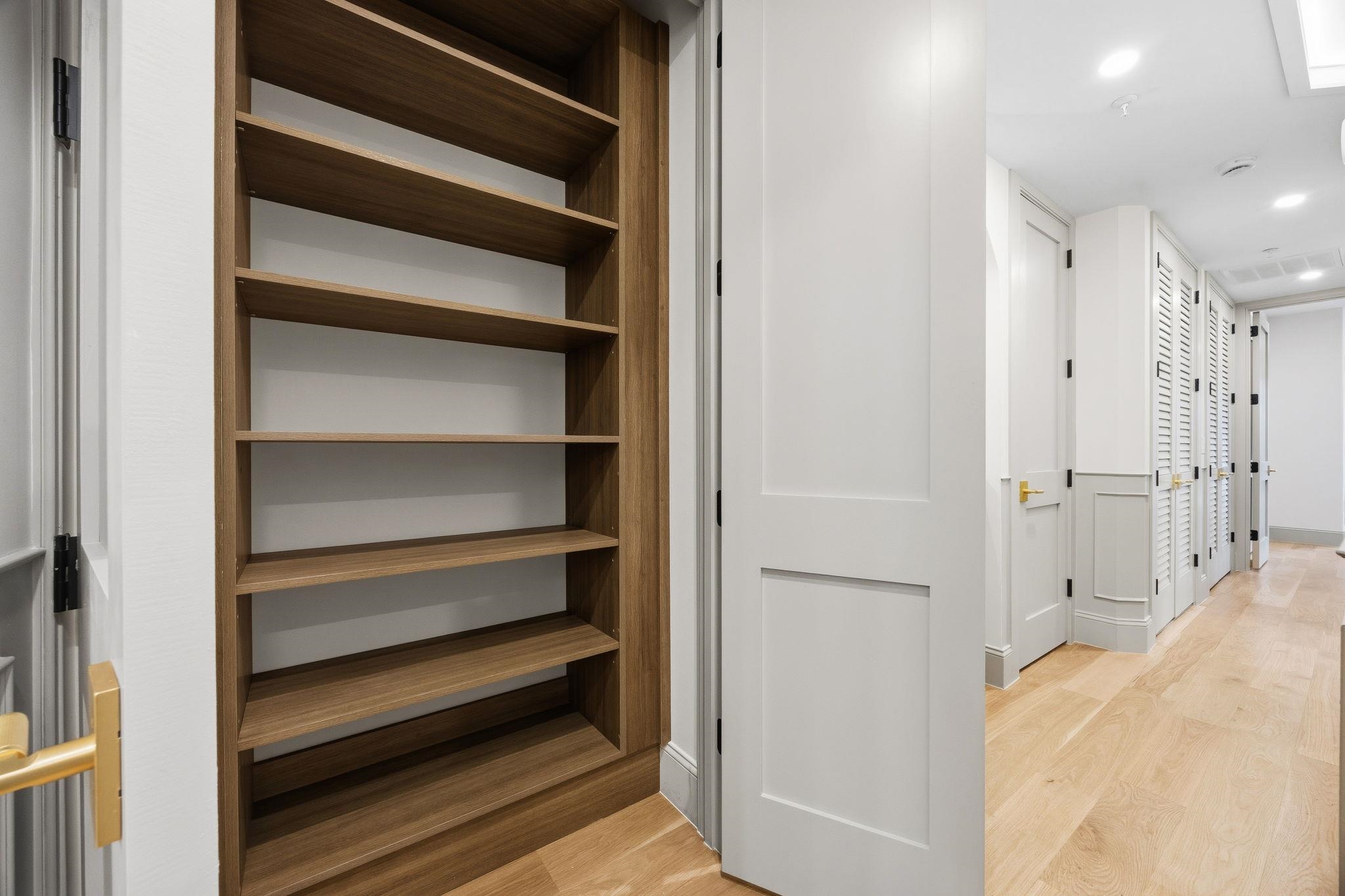206 SHERMAN AVE Unit: 1