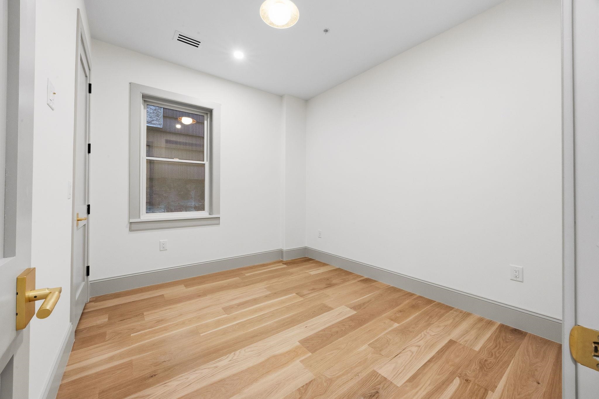 206 SHERMAN AVE Unit: 1