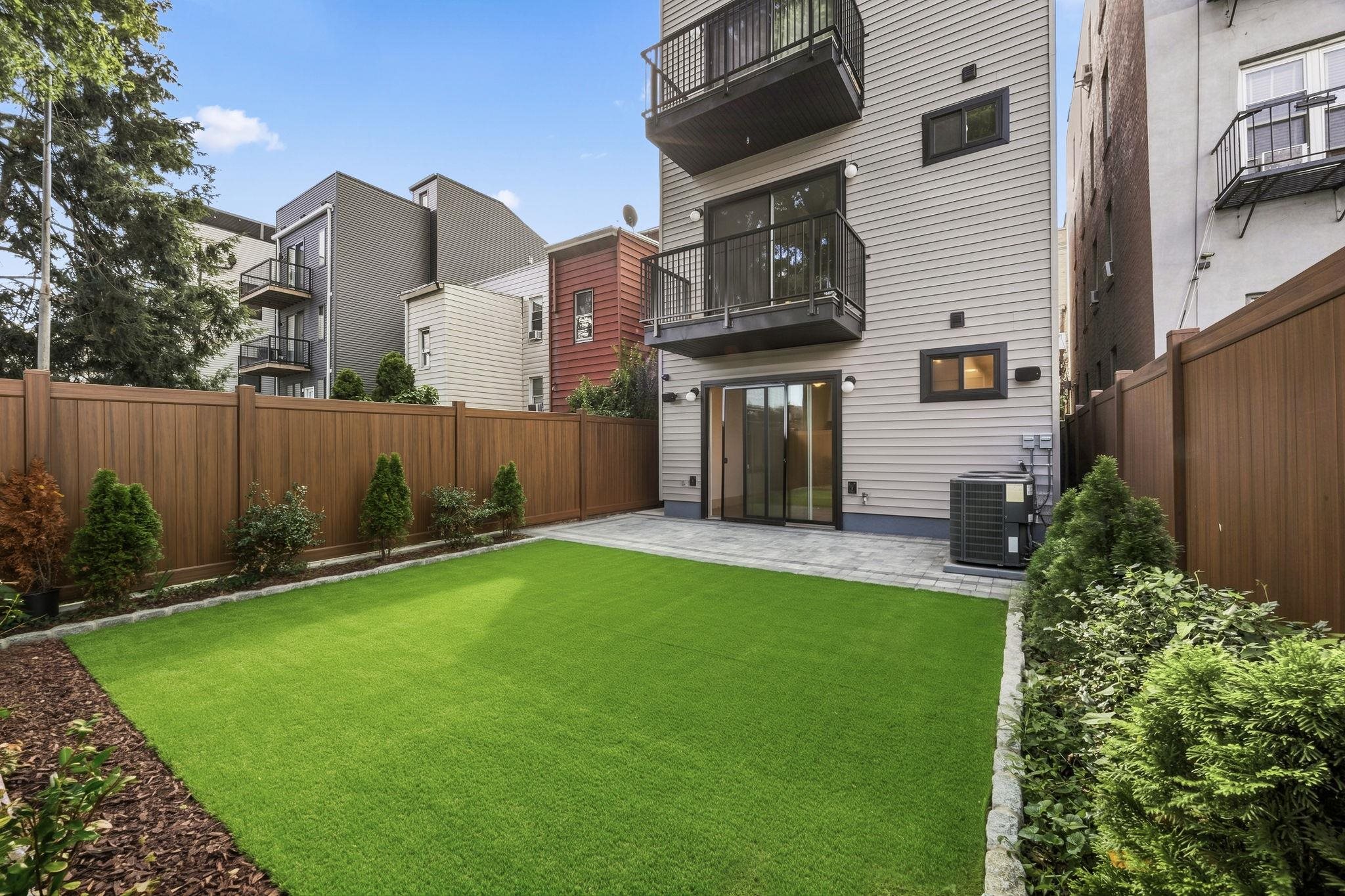 206 SHERMAN AVE Unit: 1