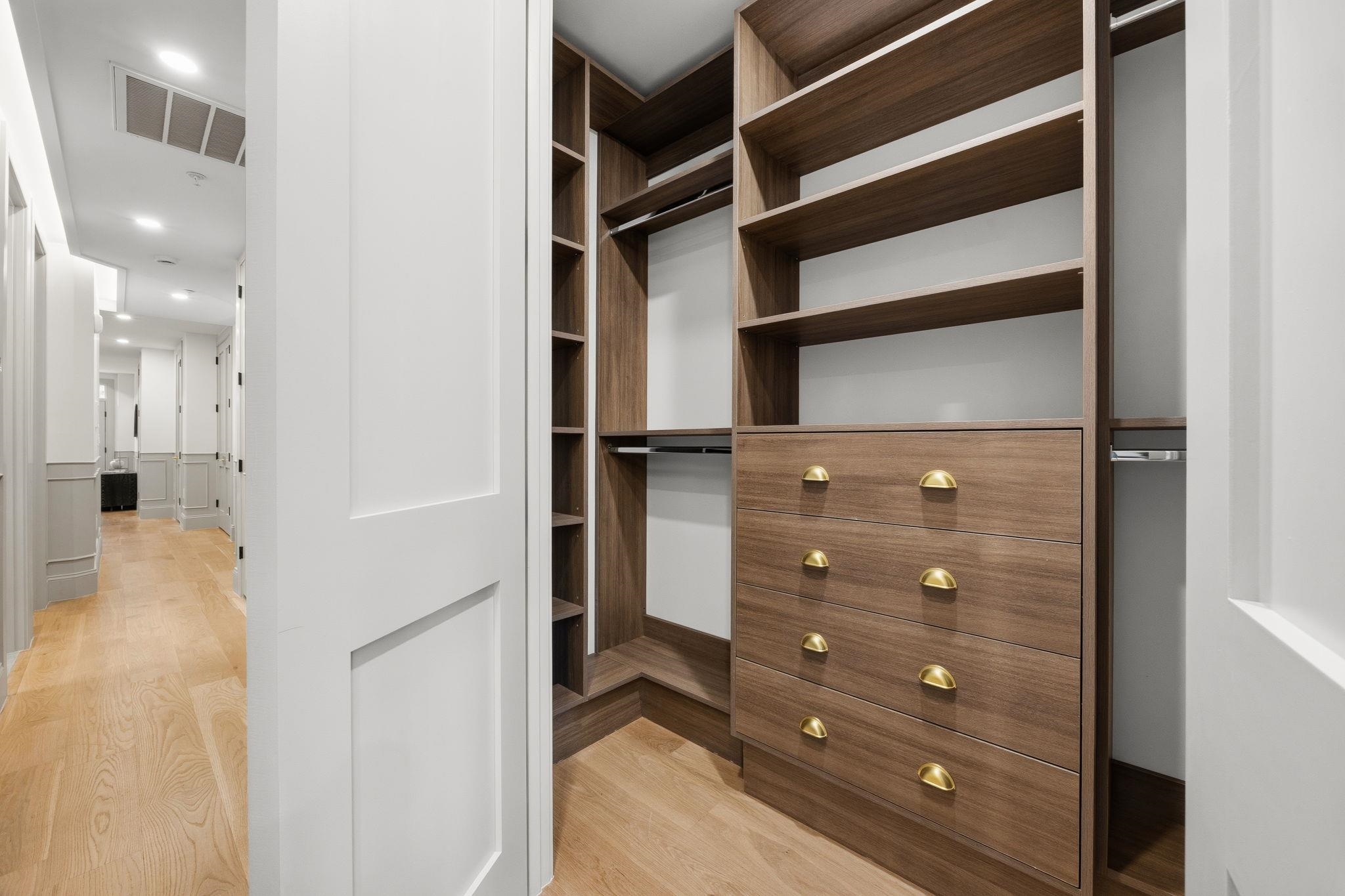 206 SHERMAN AVE Unit: 1