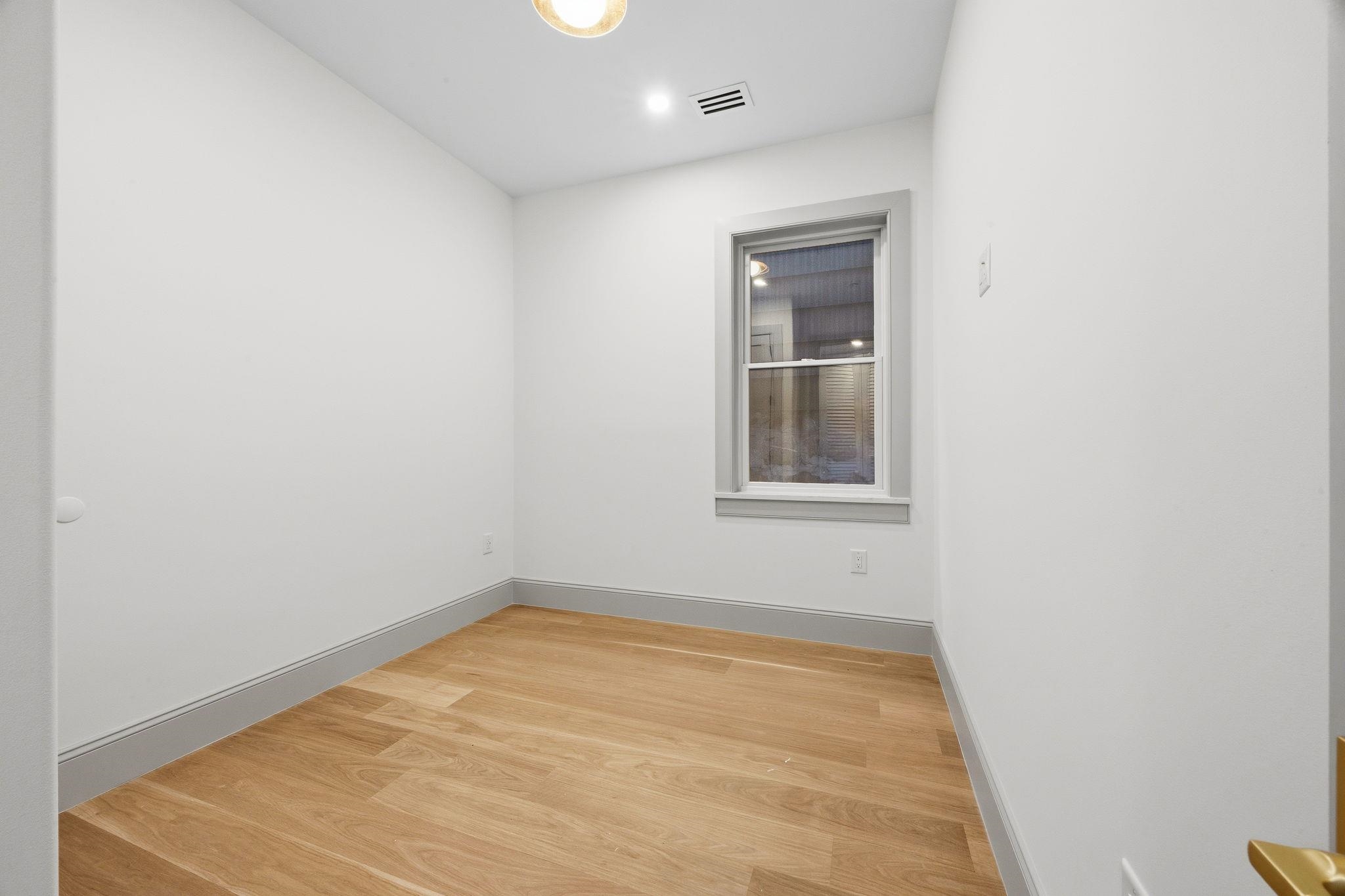 206 SHERMAN AVE Unit: 1