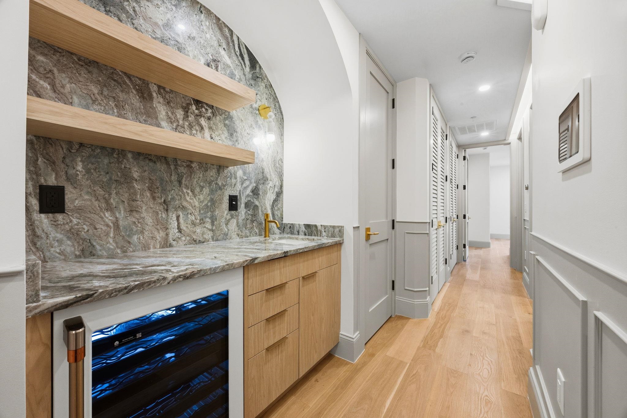 206 SHERMAN AVE Unit: 1