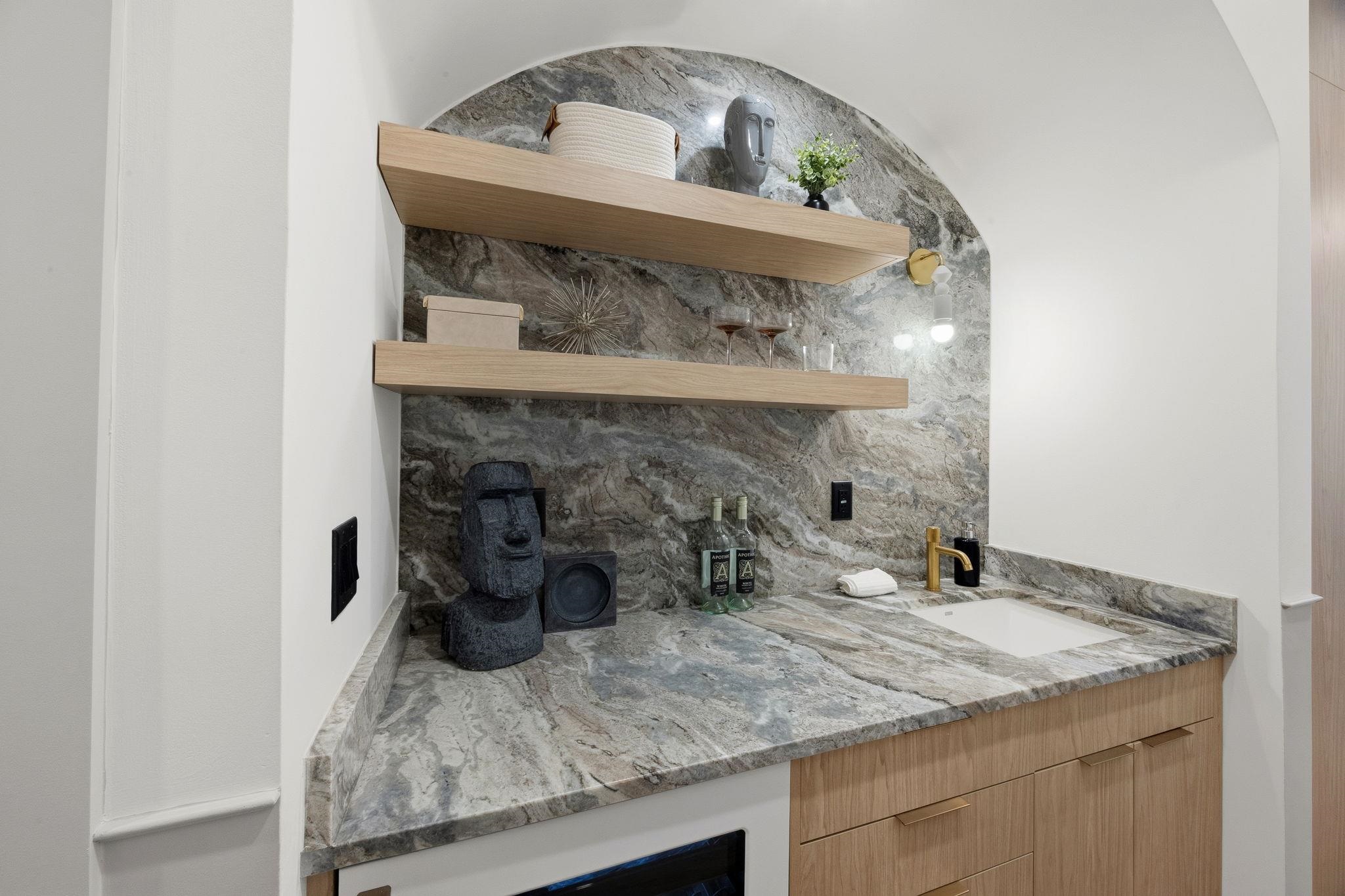 206 SHERMAN AVE Unit: 2