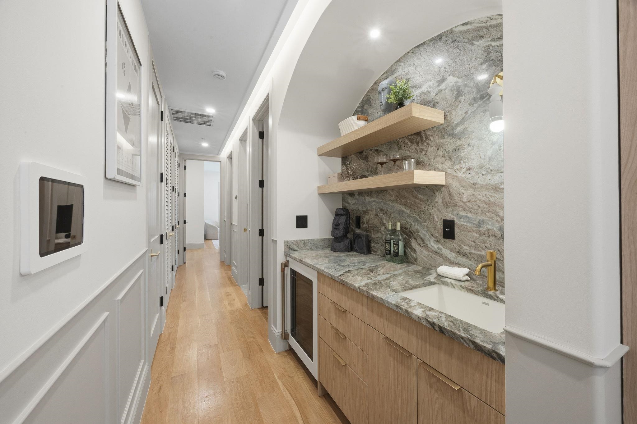 206 SHERMAN AVE Unit: 2
