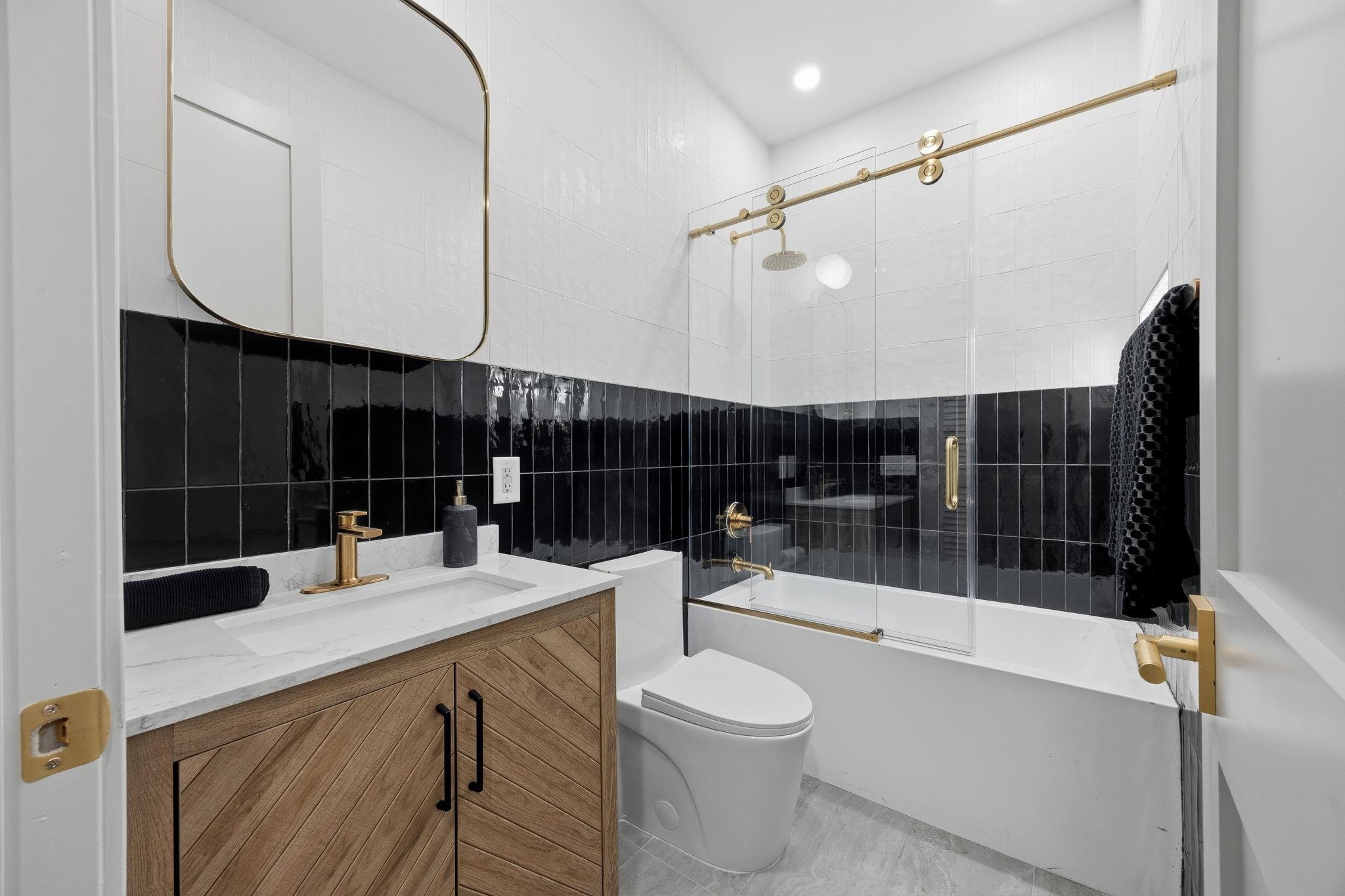 206 SHERMAN AVE Unit: 2