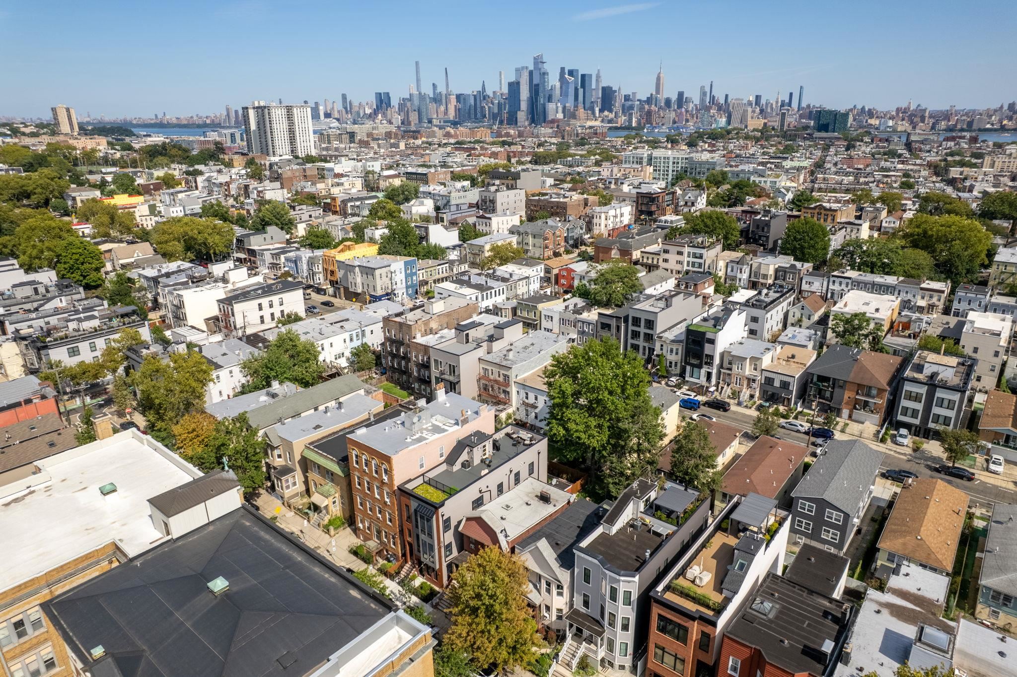 206 SHERMAN AVE Unit: 2