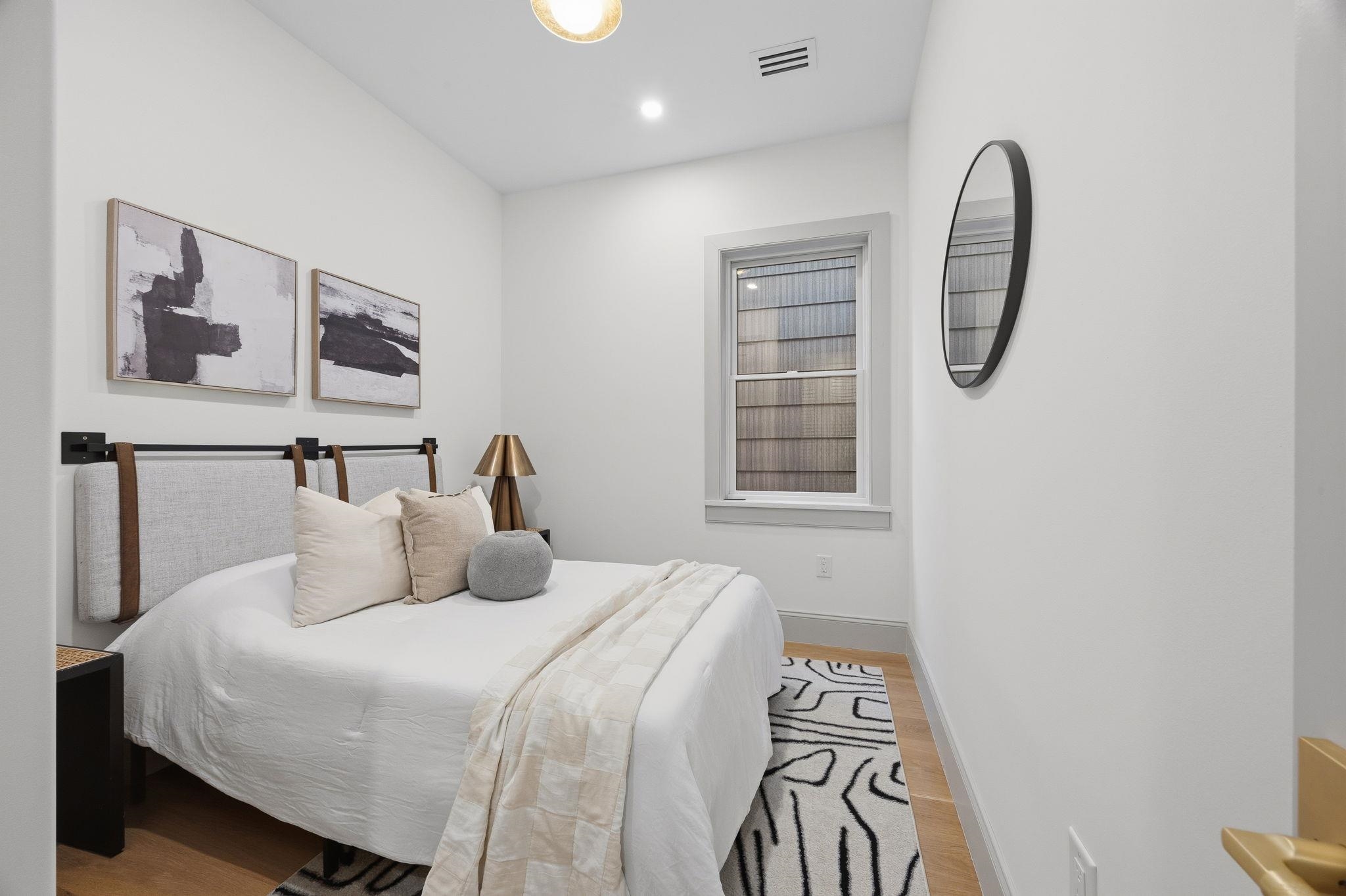 206 SHERMAN AVE Unit: 2