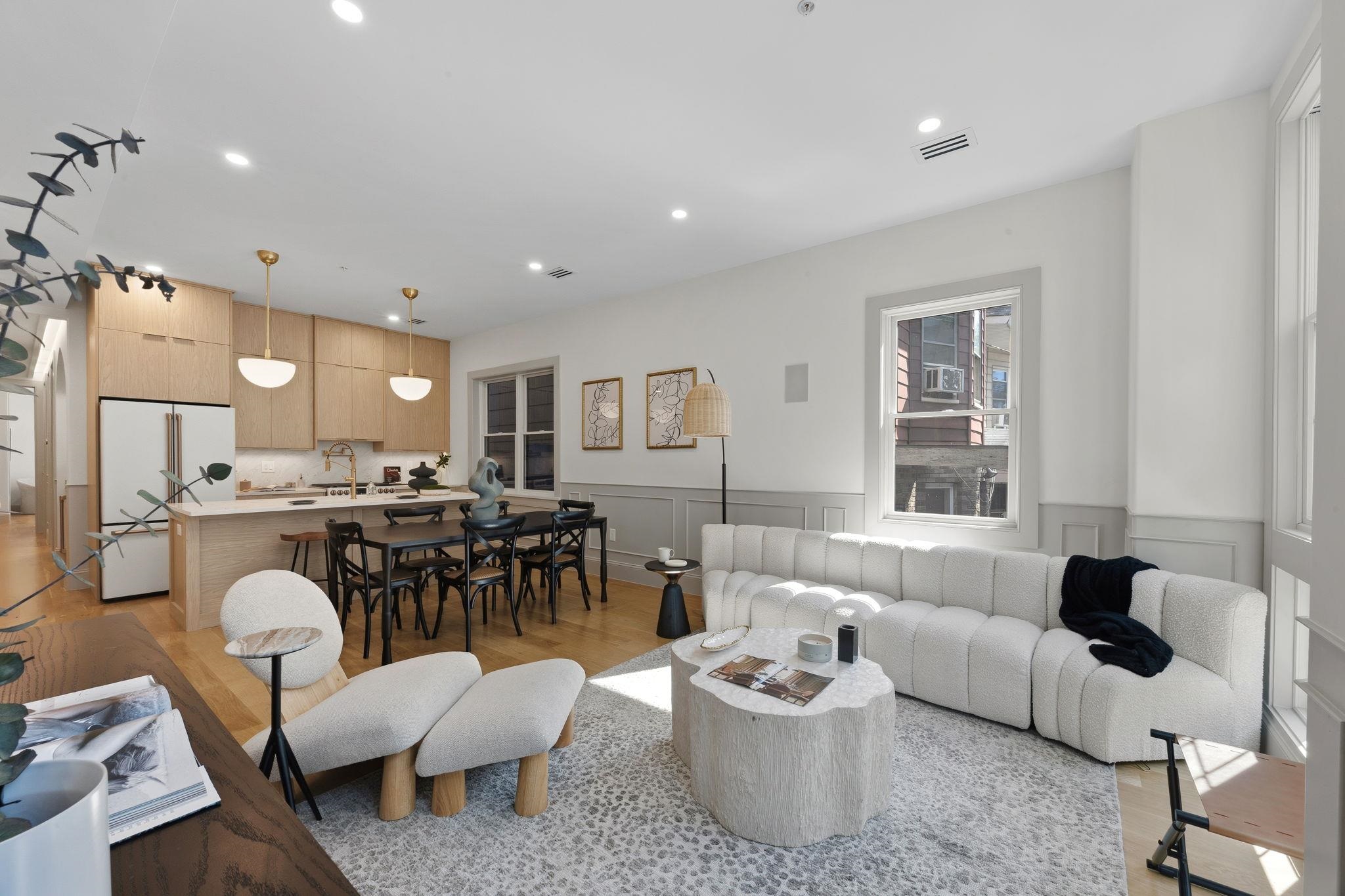 206 SHERMAN AVE Unit: 2