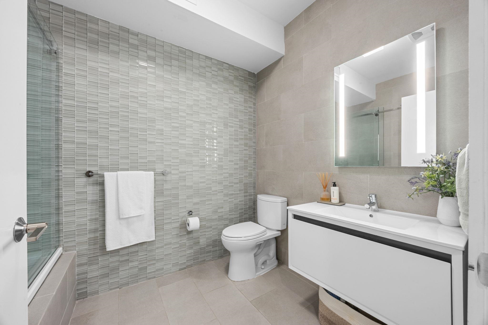 208 YORK ST Unit: 1