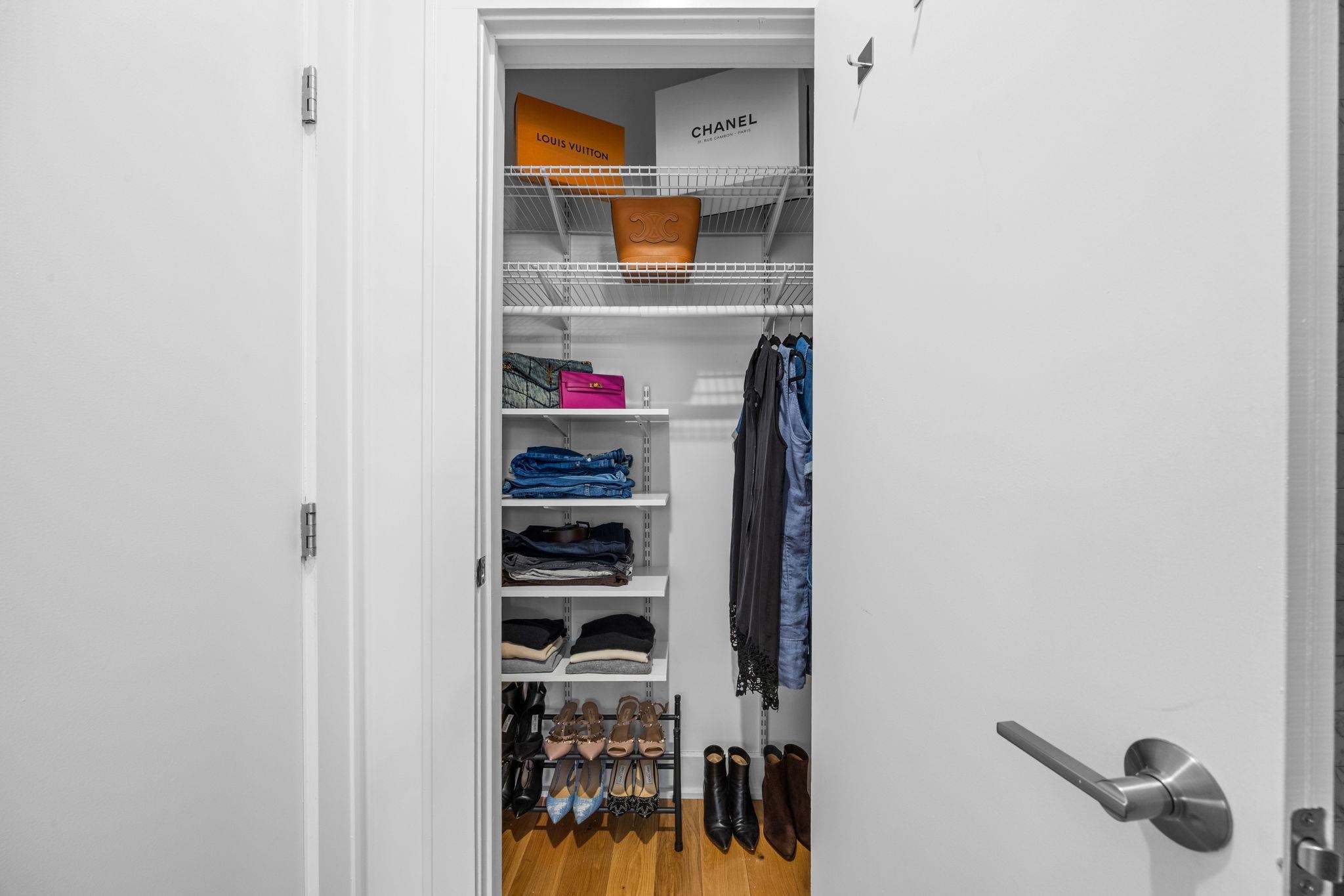 208 YORK ST Unit: 1