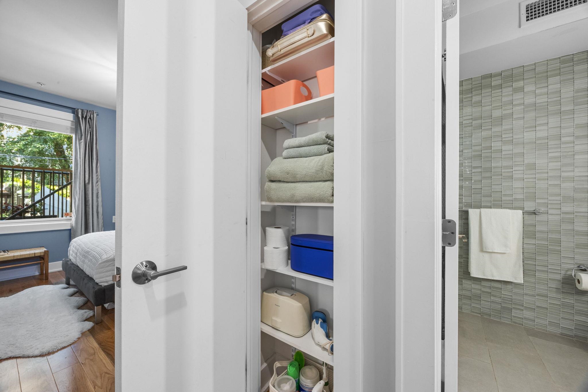 208 YORK ST Unit: 1