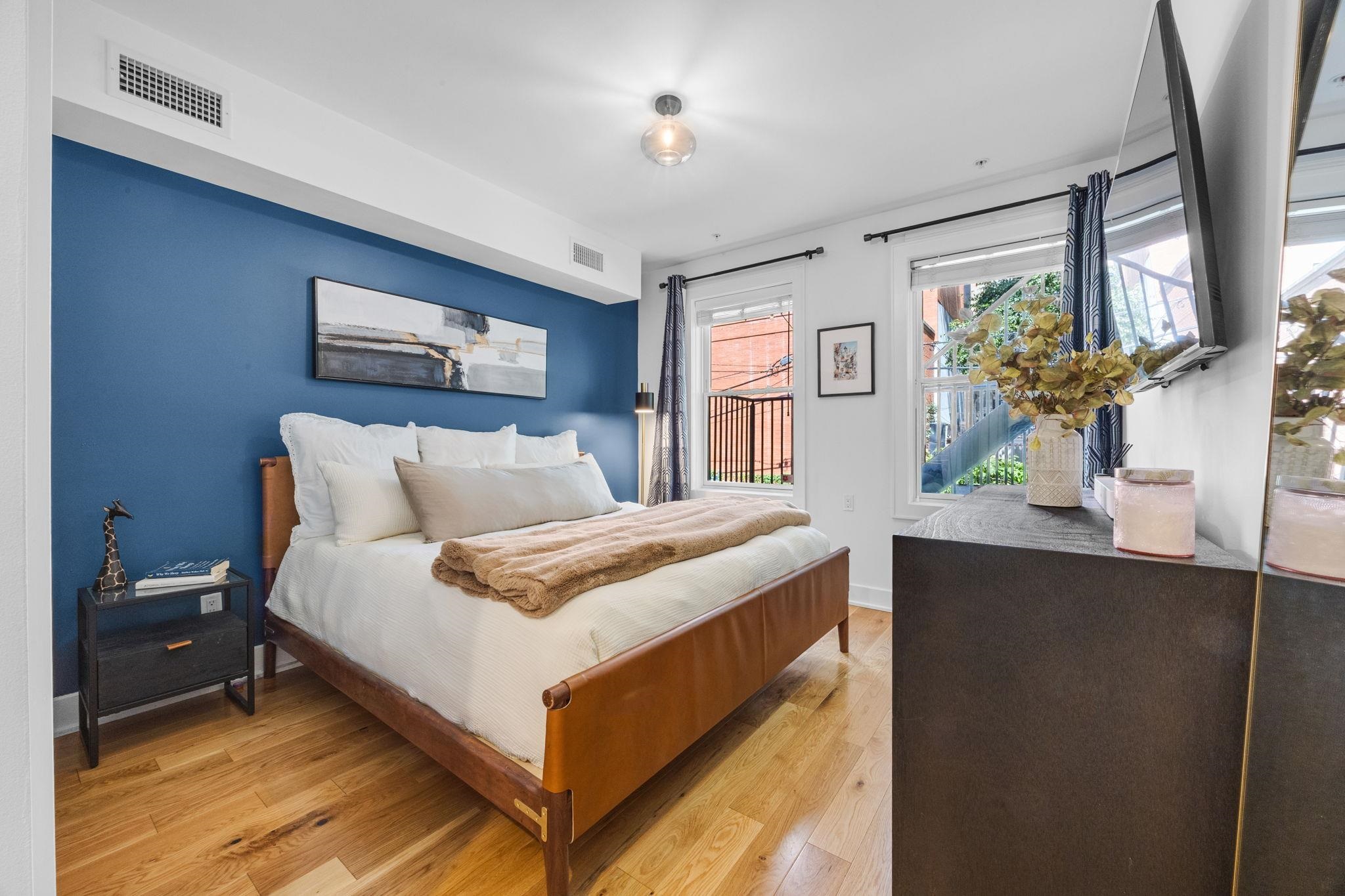 208 YORK ST Unit: 1