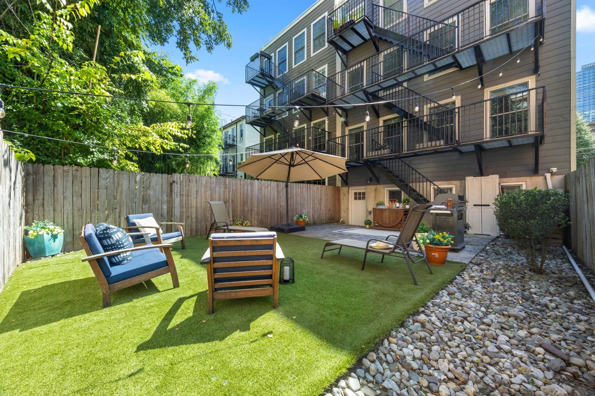 208 YORK ST Unit: 1