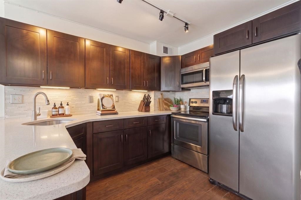 380 MOUNTAIN RD Unit: 2205